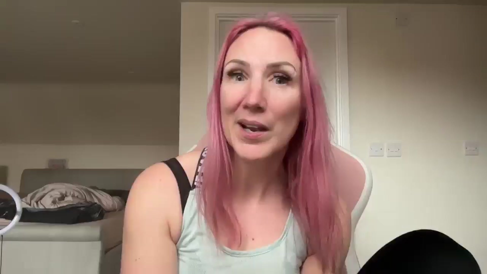 Gallery image thumbnail from Bellanoirxx's myfreecams stream on, 04/01/2026, 15:47 image 1 of 20