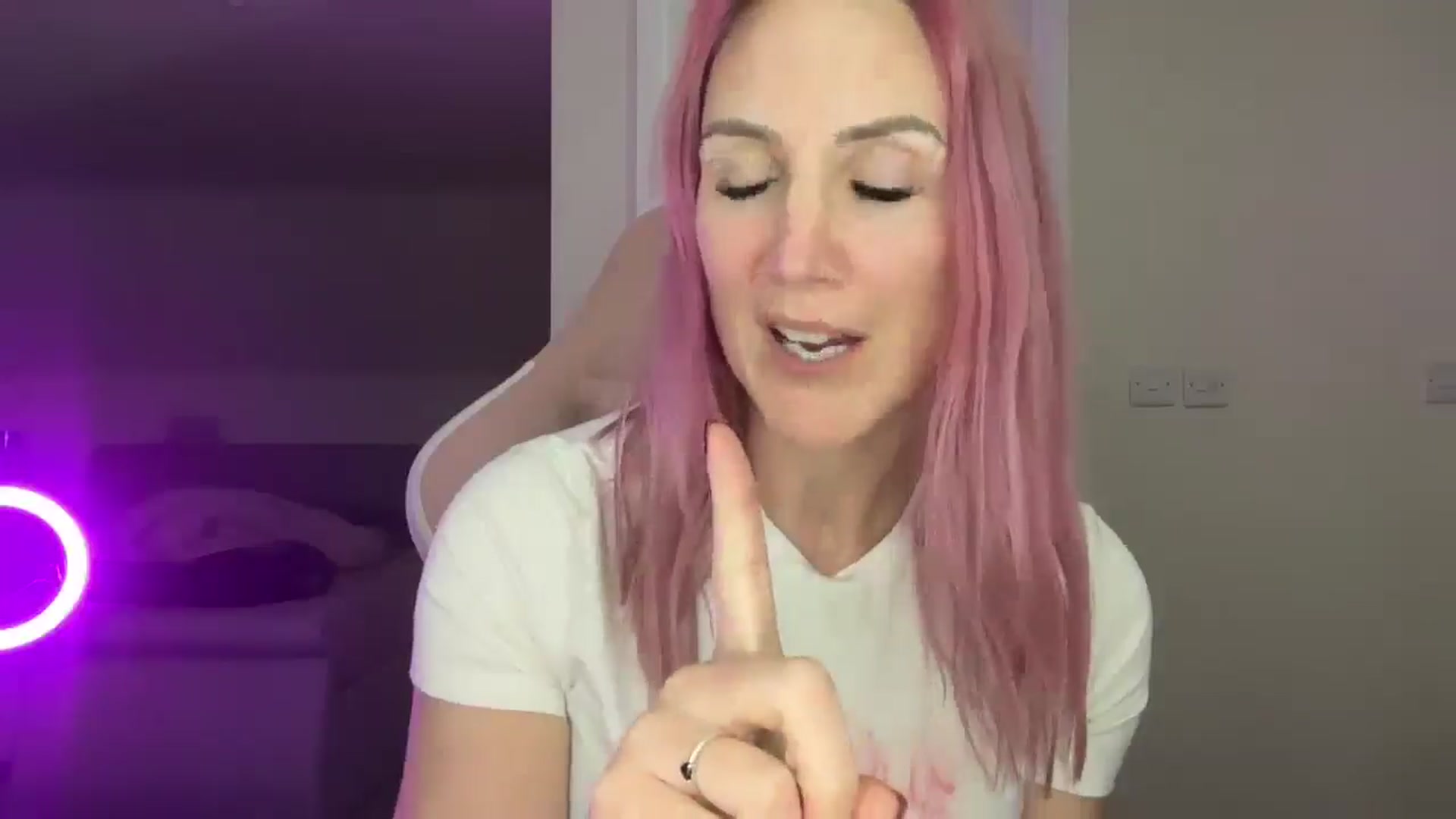 Gallery image thumbnail from Bellanoirxx's myfreecams stream on, 04/01/2026, 19:16 image 4 of 20
