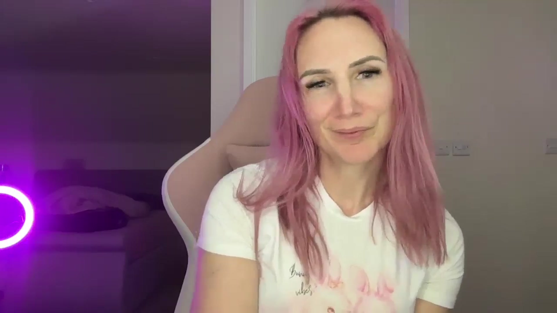 Gallery image thumbnail from Bellanoirxx's myfreecams stream on, 04/01/2026, 19:16 image 10 of 20