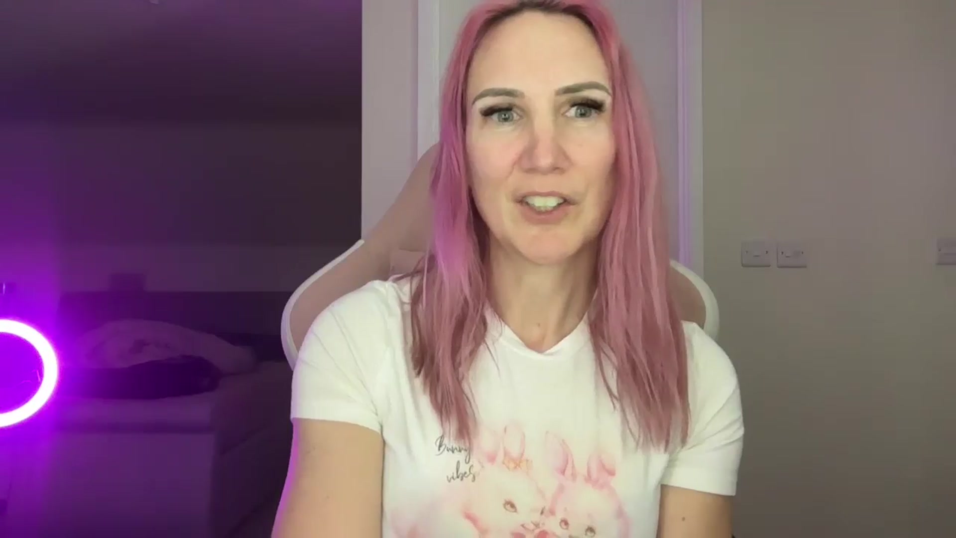 Gallery image thumbnail from Bellanoirxx's myfreecams stream on, 04/01/2026, 19:16 image 2 of 20