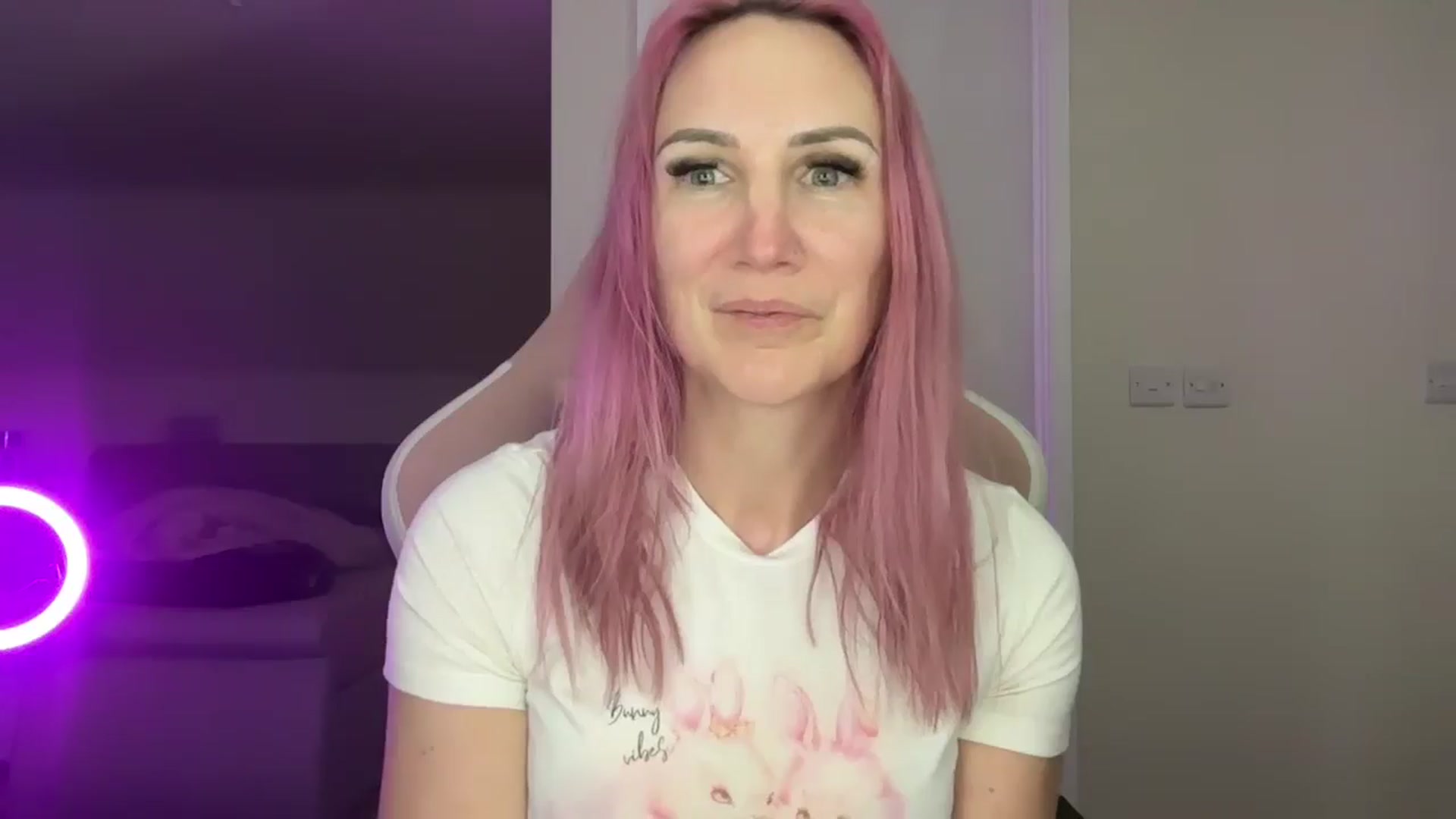 Gallery image thumbnail from Bellanoirxx's myfreecams stream on, 04/01/2026, 19:16 image 16 of 20
