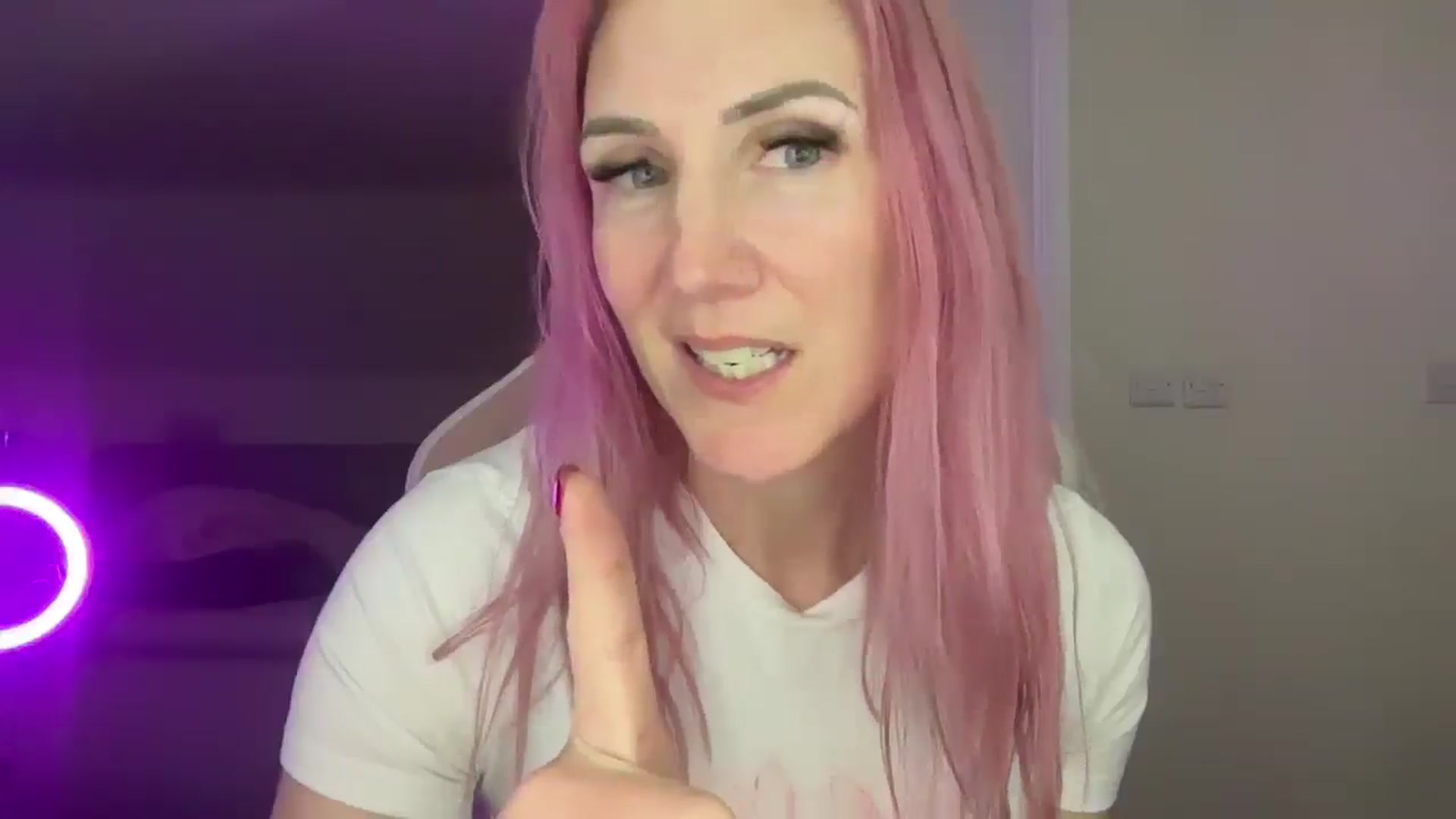 Gallery image thumbnail from Bellanoirxx's myfreecams stream on, 04/01/2026, 19:16 image 13 of 20