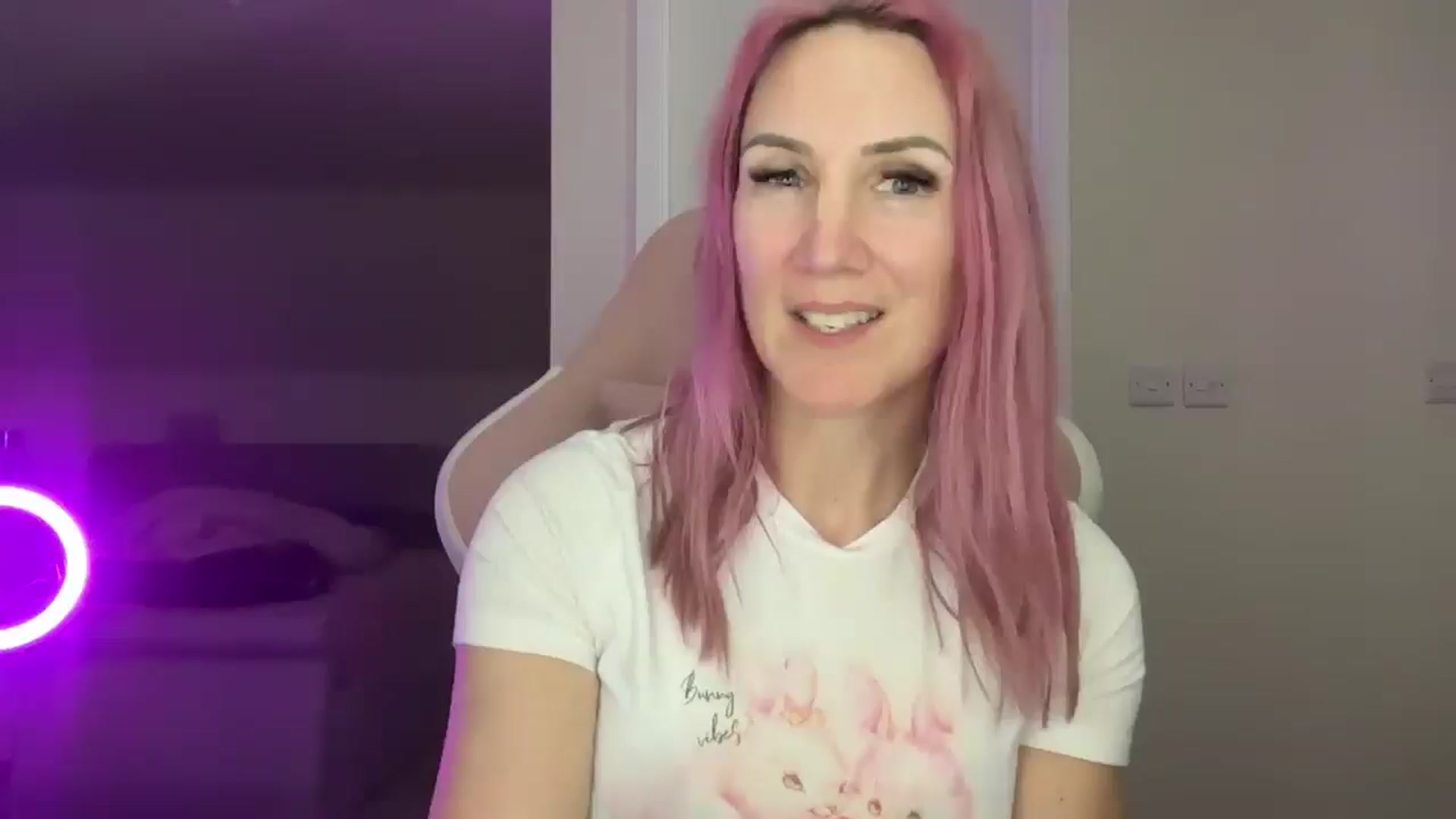 Gallery image thumbnail from Bellanoirxx's myfreecams stream on, 04/01/2026, 19:16 image 1 of 20