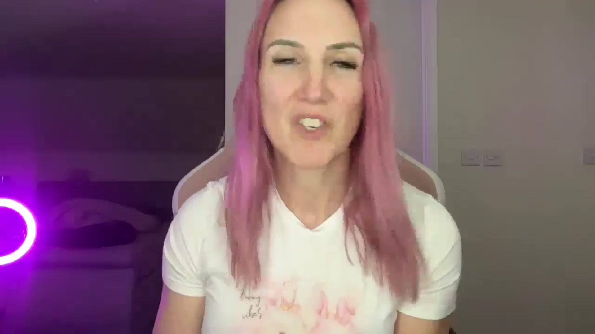 Gallery image thumbnail from Bellanoirxx's myfreecams stream on, 04/01/2026, 19:16 image 5 of 20