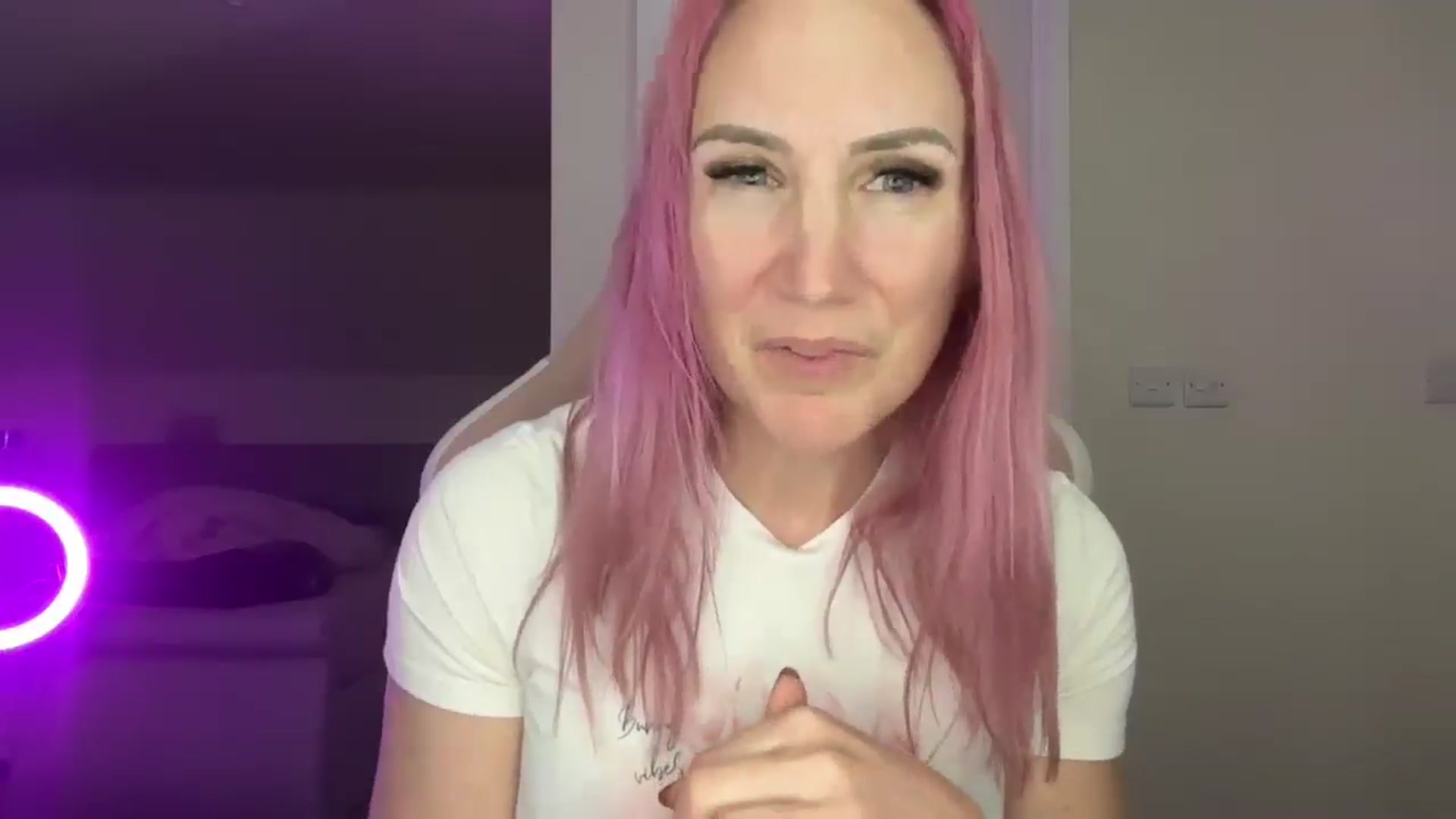 Gallery image thumbnail from Bellanoirxx's myfreecams stream on, 04/01/2026, 19:16 image 15 of 20