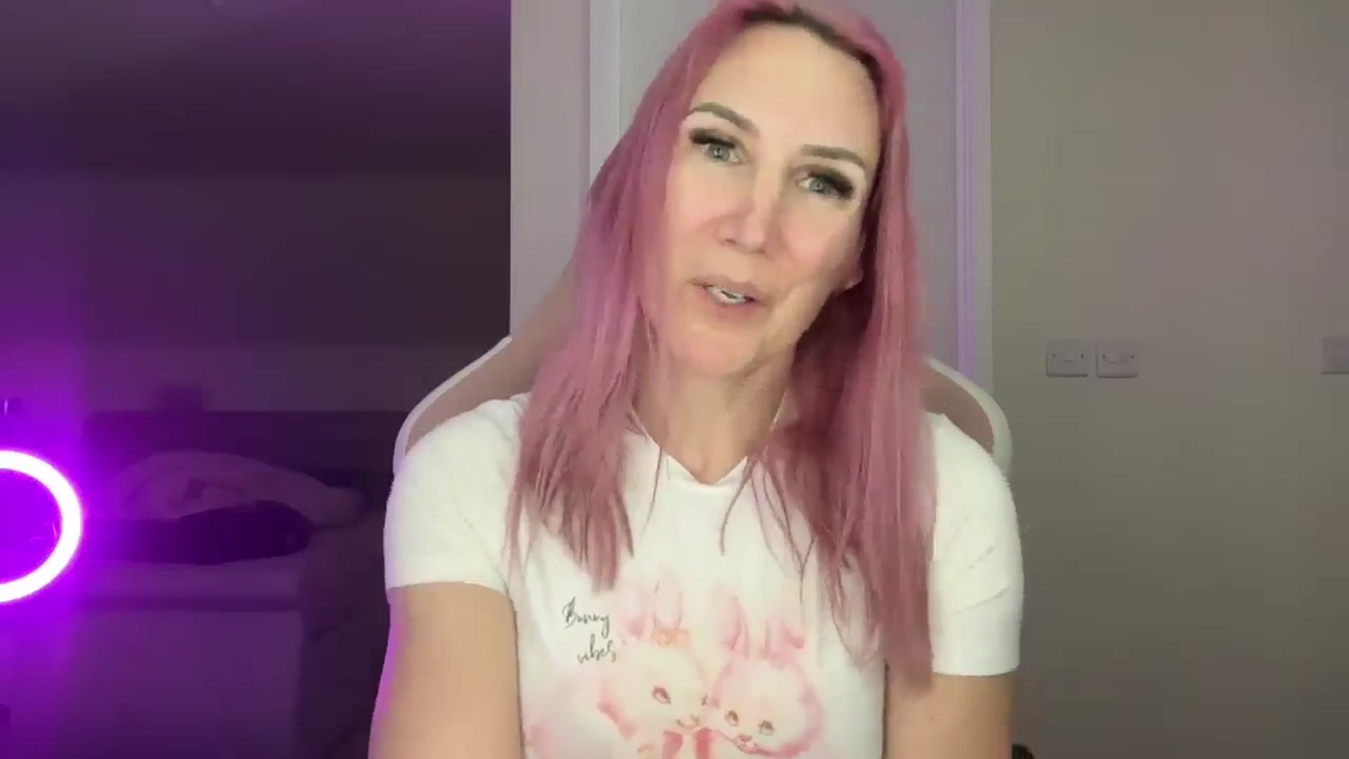 Gallery image thumbnail from Bellanoirxx's myfreecams stream on, 04/01/2026, 19:16 image 20 of 20