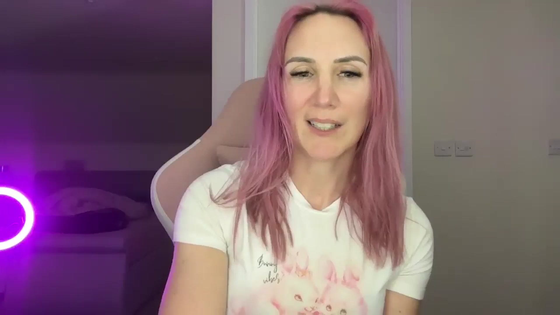 Gallery image thumbnail from Bellanoirxx's myfreecams stream on, 04/01/2026, 19:16 image 11 of 20