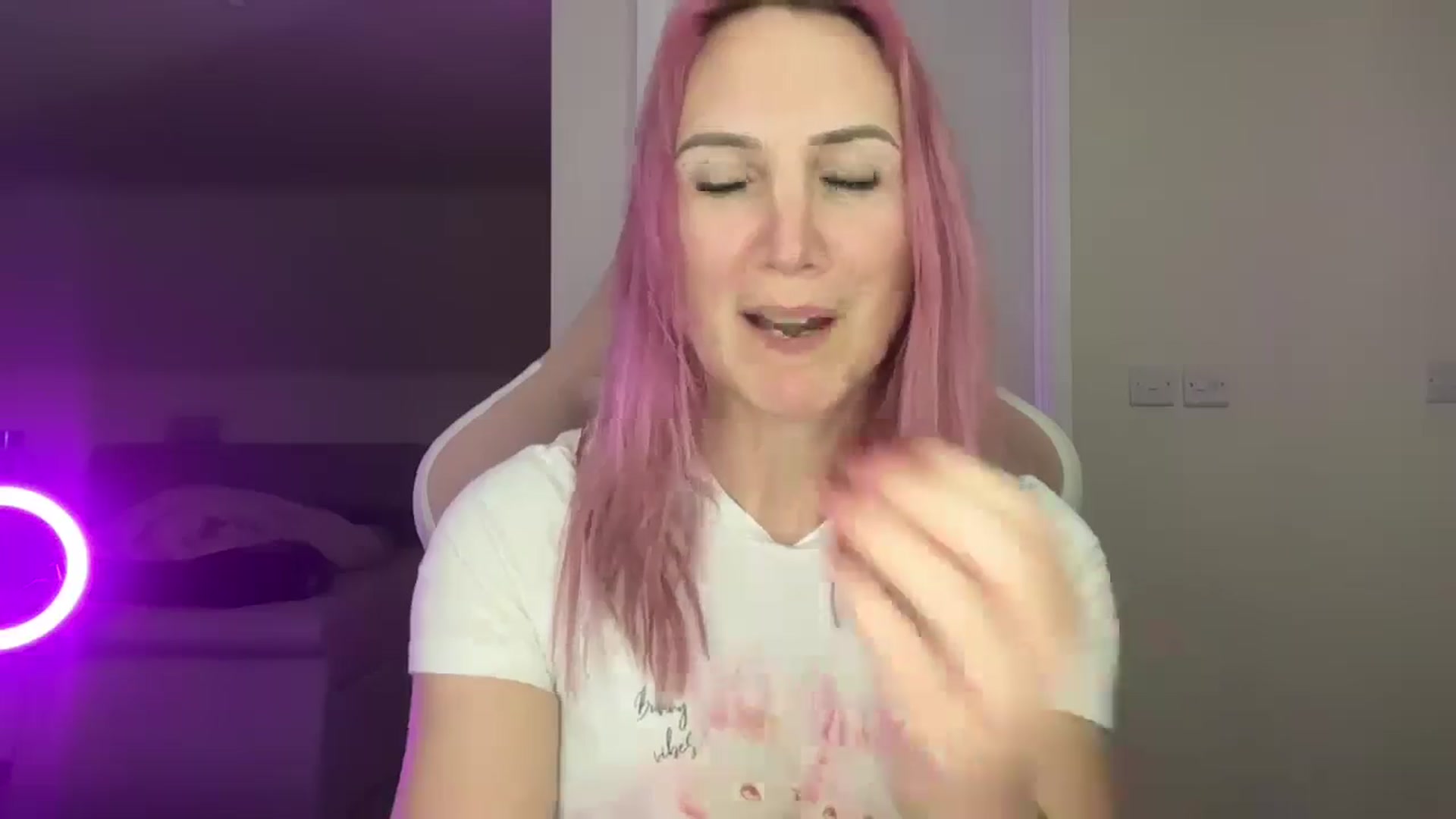Gallery image thumbnail from Bellanoirxx's myfreecams stream on, 04/01/2026, 19:16 image 19 of 20