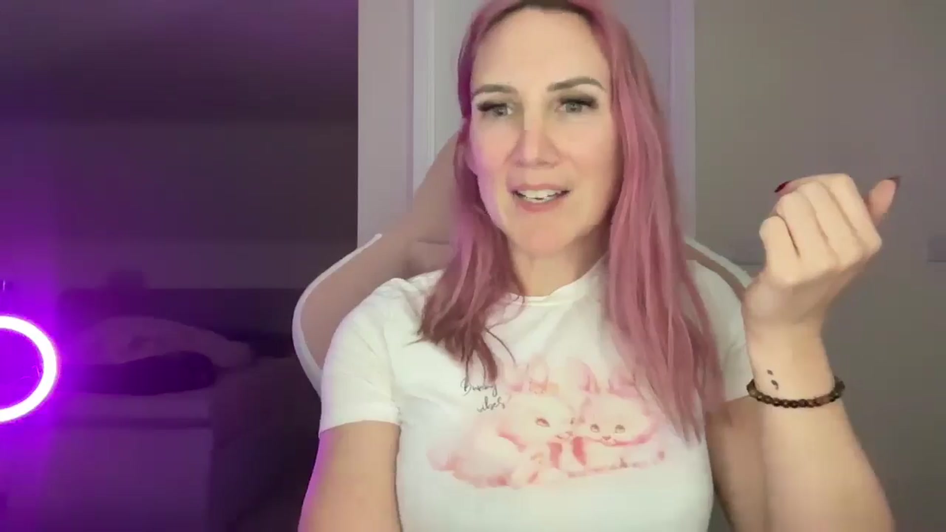 Gallery image thumbnail from Bellanoirxx's myfreecams stream on, 04/01/2026, 19:39 image 18 of 20