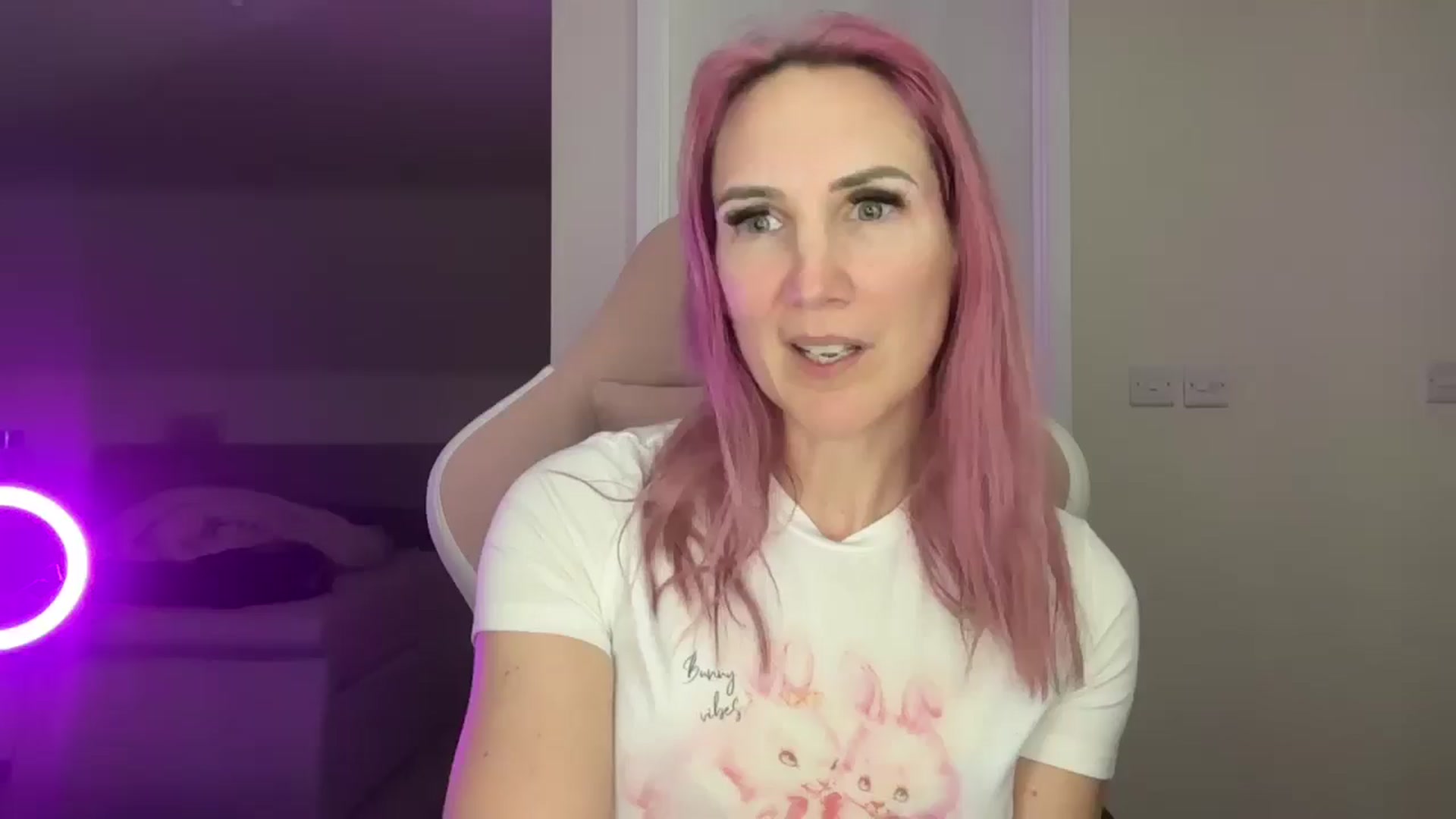 Gallery image thumbnail from Bellanoirxx's myfreecams stream on, 04/01/2026, 19:39 image 1 of 20