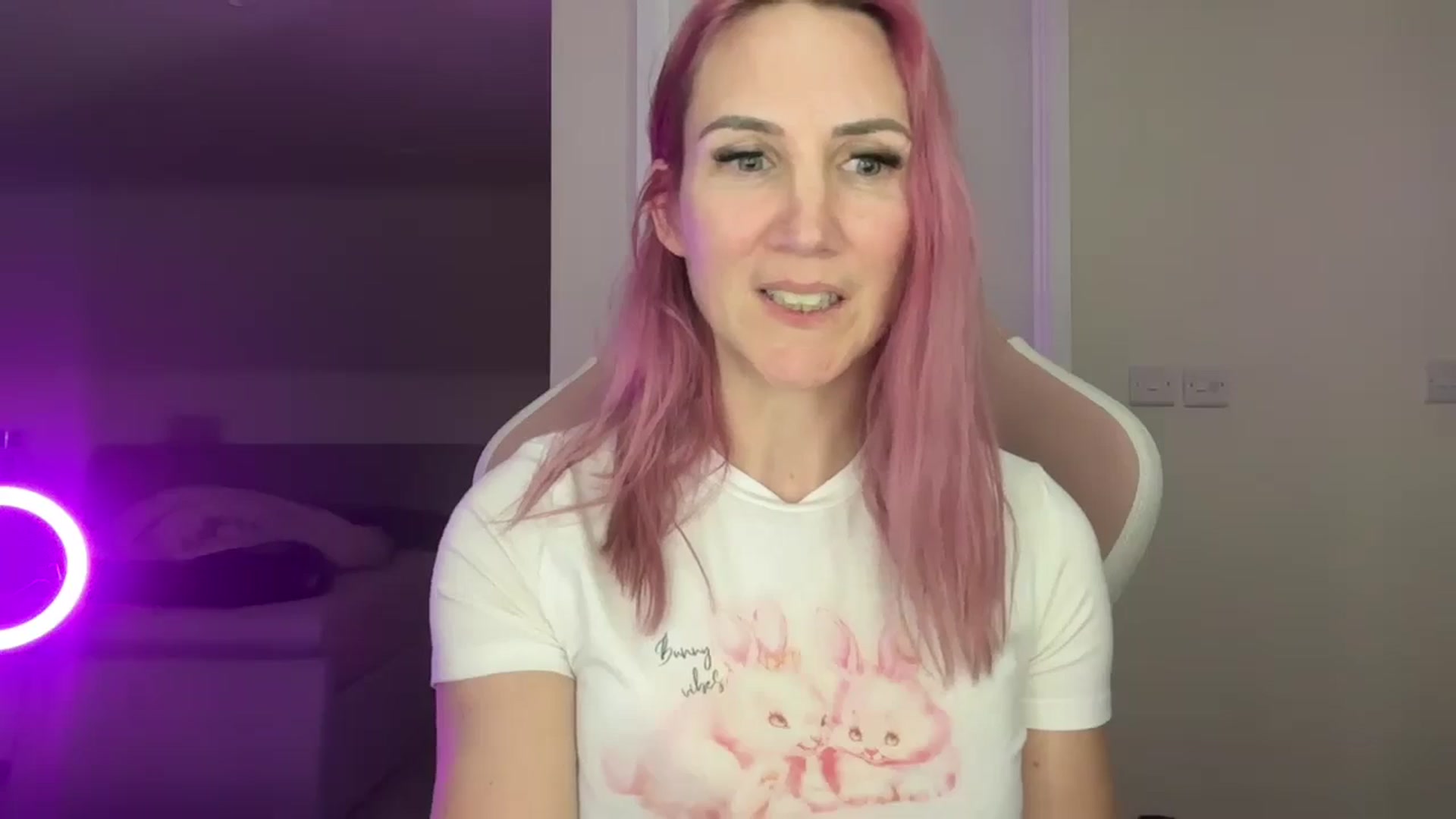 Gallery image thumbnail from Bellanoirxx's myfreecams stream on, 04/01/2026, 19:39 image 14 of 20