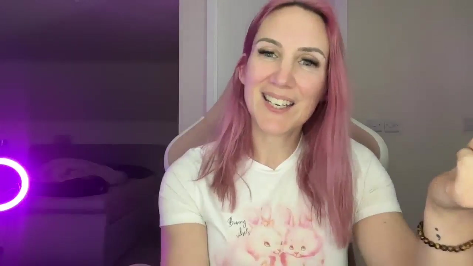 Gallery image thumbnail from Bellanoirxx's myfreecams stream on, 04/01/2026, 19:39 image 16 of 20