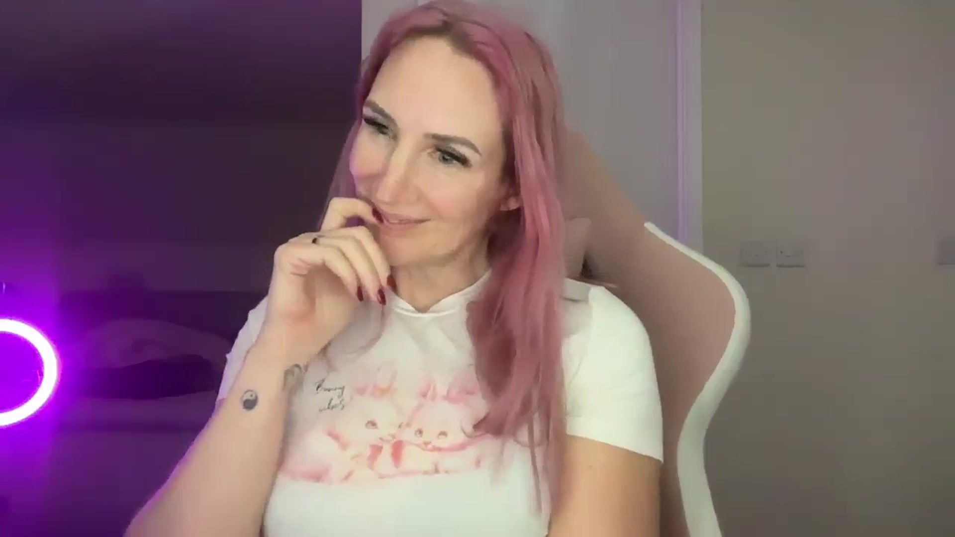 Gallery image thumbnail from Bellanoirxx's myfreecams stream on, 04/01/2026, 19:39 image 19 of 20
