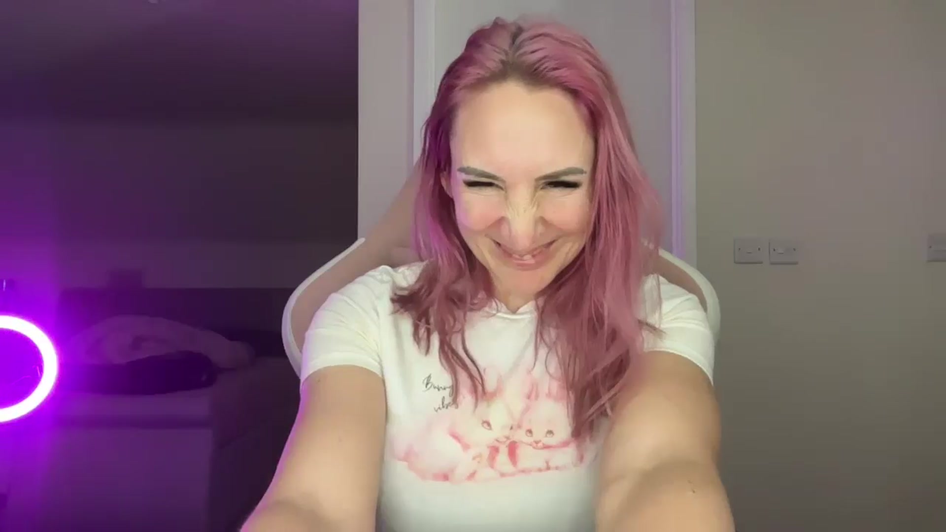 Gallery image thumbnail from Bellanoirxx's myfreecams stream on, 04/01/2026, 19:39 image 7 of 20
