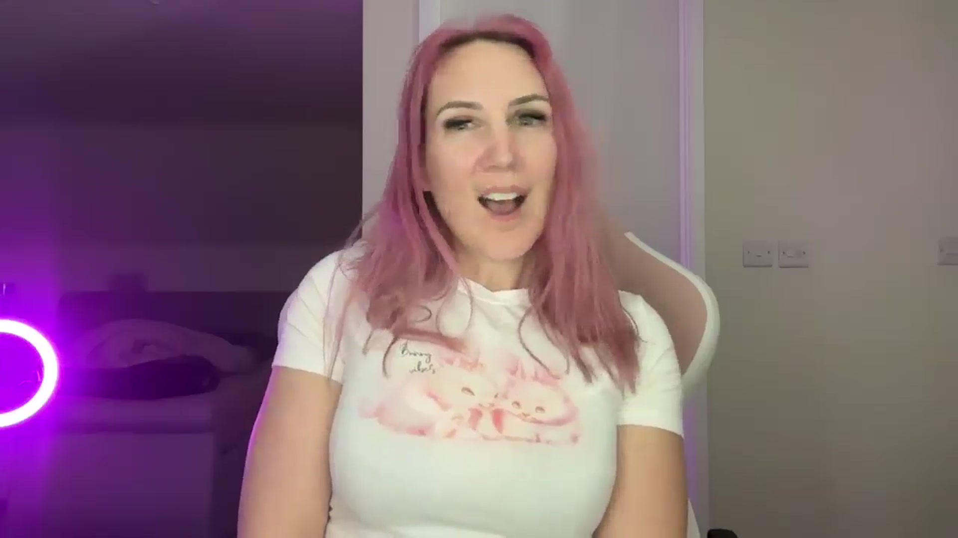 Gallery image thumbnail from Bellanoirxx's myfreecams stream on, 04/01/2026, 19:39 image 12 of 20
