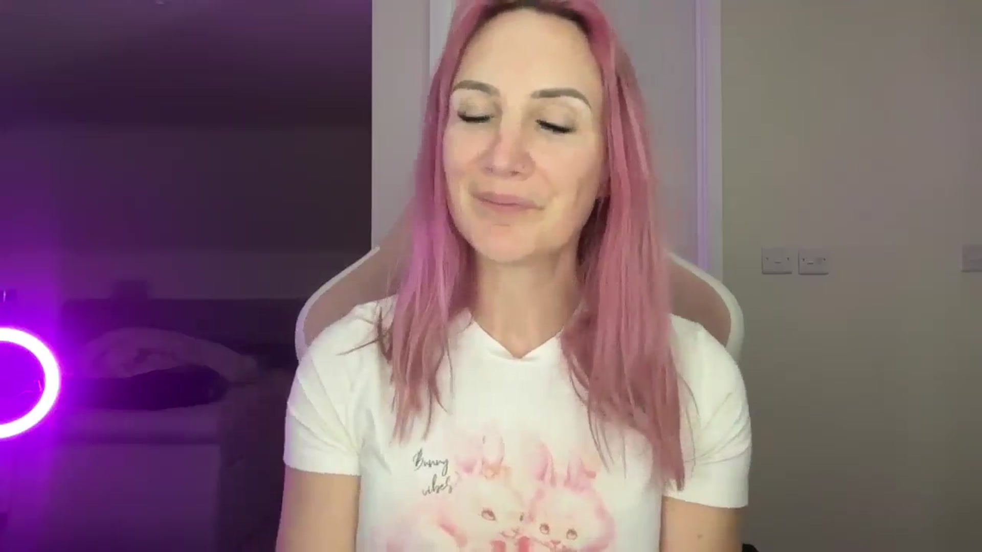 Gallery image thumbnail from Bellanoirxx's myfreecams stream on, 04/01/2026, 19:39 image 2 of 20
