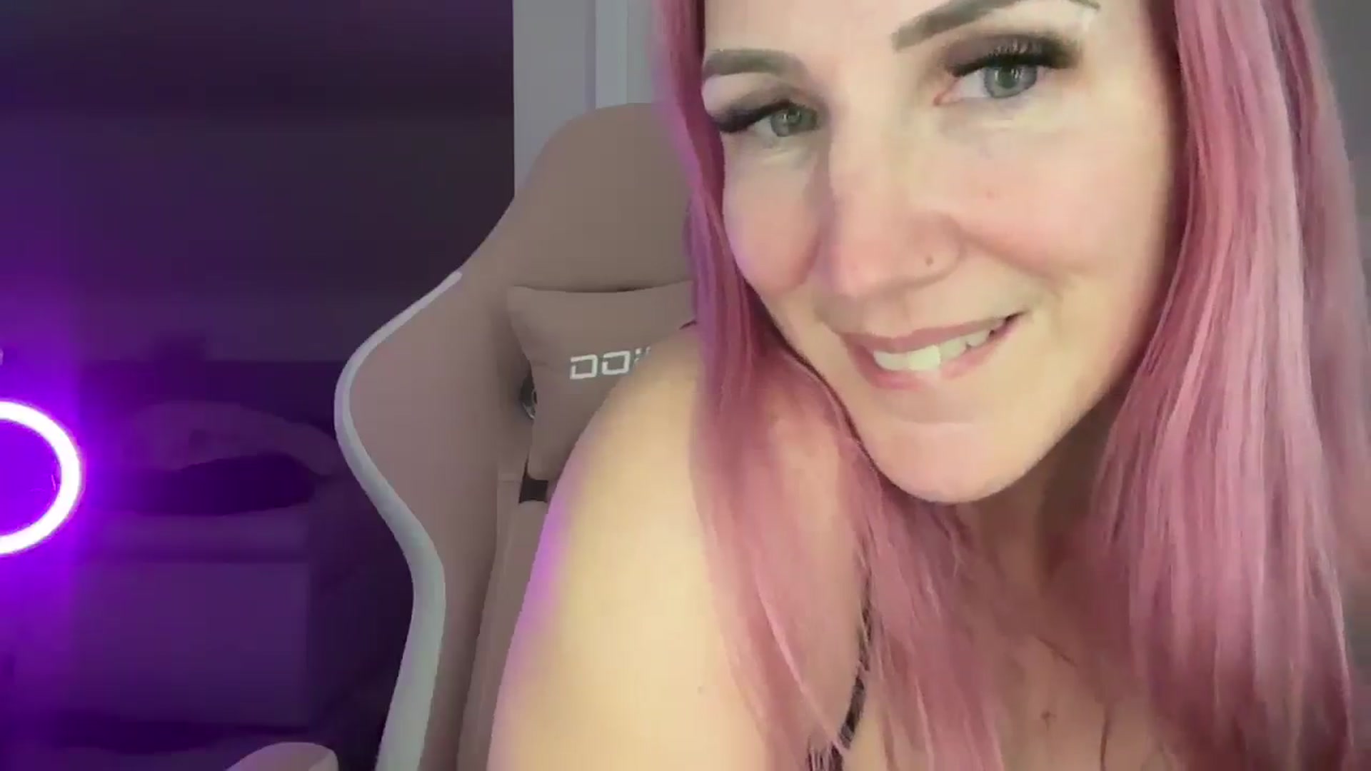 Gallery image thumbnail from Bellanoirxx's myfreecams stream on, 04/01/2026, 21:47 image 10 of 20