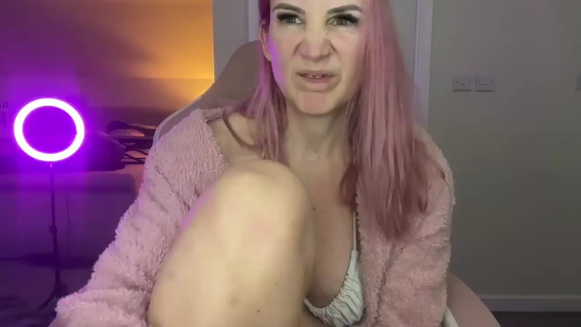 Gallery image thumbnail from Bellanoirxx's myfreecams stream on, 04/04/2026, 24:01 image 7 of 20