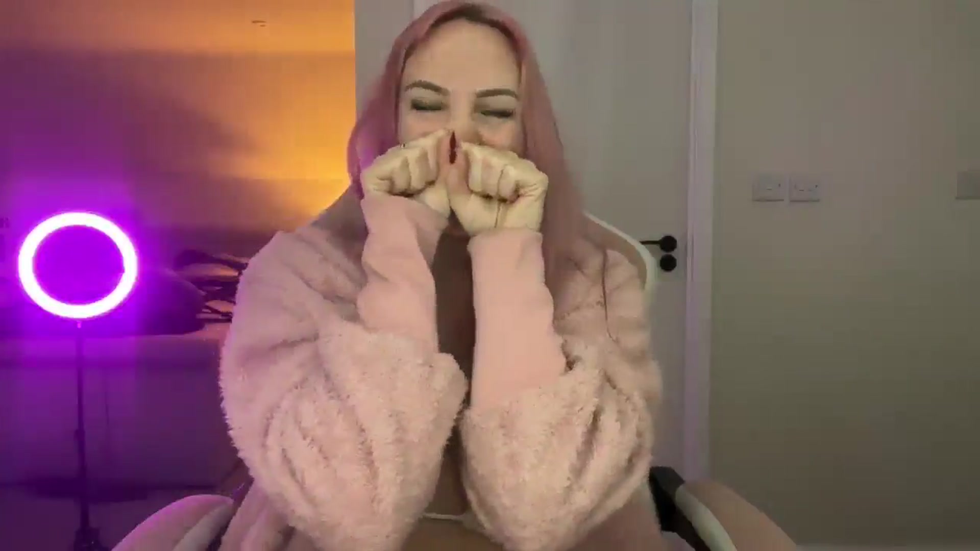 Gallery image thumbnail from Bellanoirxx's myfreecams stream on, 04/04/2026, 24:01 image 4 of 20