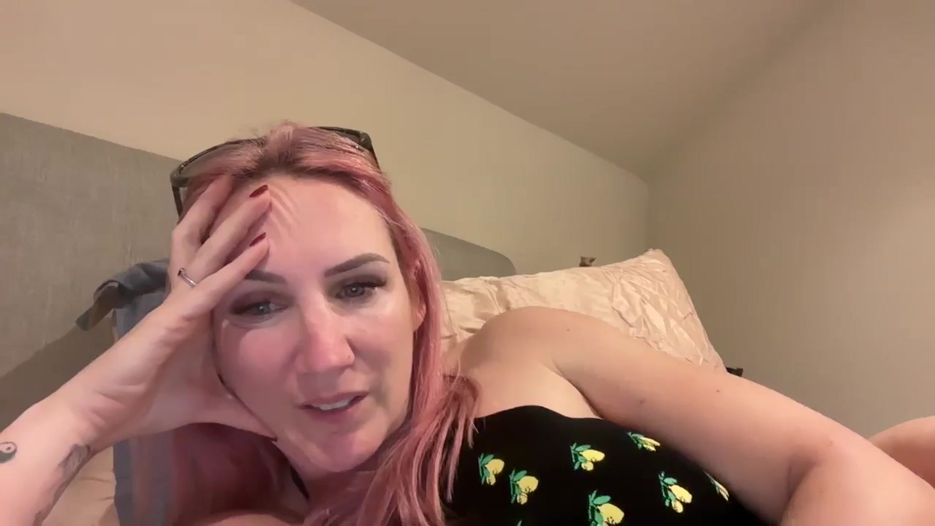 Gallery image thumbnail from Bellanoirxx's myfreecams stream on, 04/08/2026, 22:01 image 16 of 20
