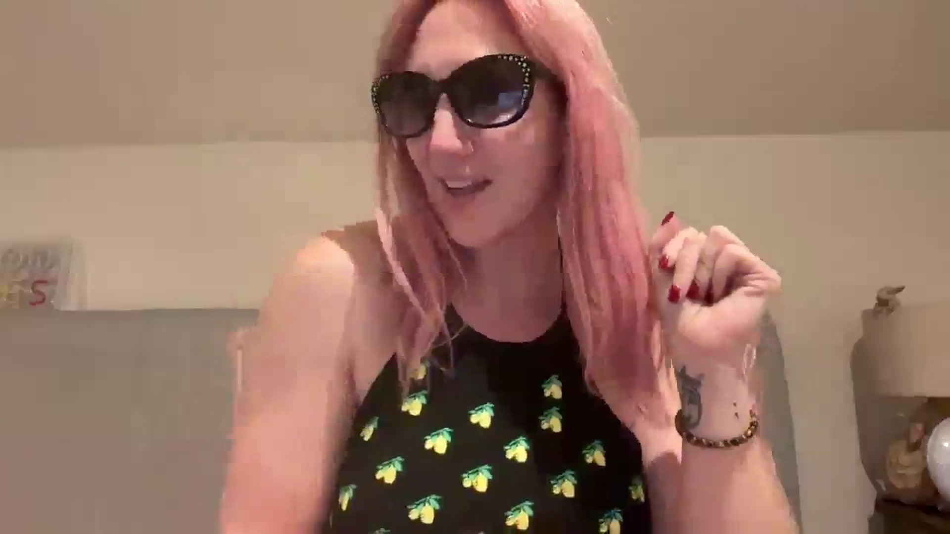 Gallery image thumbnail from Bellanoirxx's myfreecams stream on, 04/08/2026, 22:01 image 10 of 20