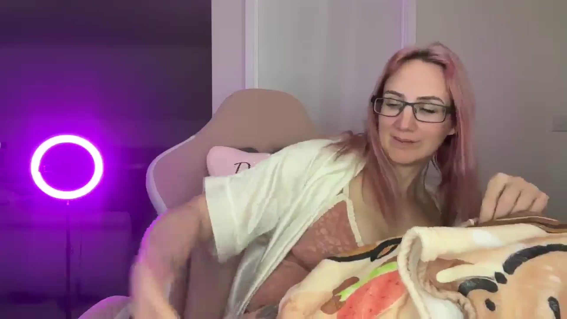 Gallery image thumbnail from Bellanoirxx's myfreecams stream on, 04/13/2026, 21:44 image 8 of 20