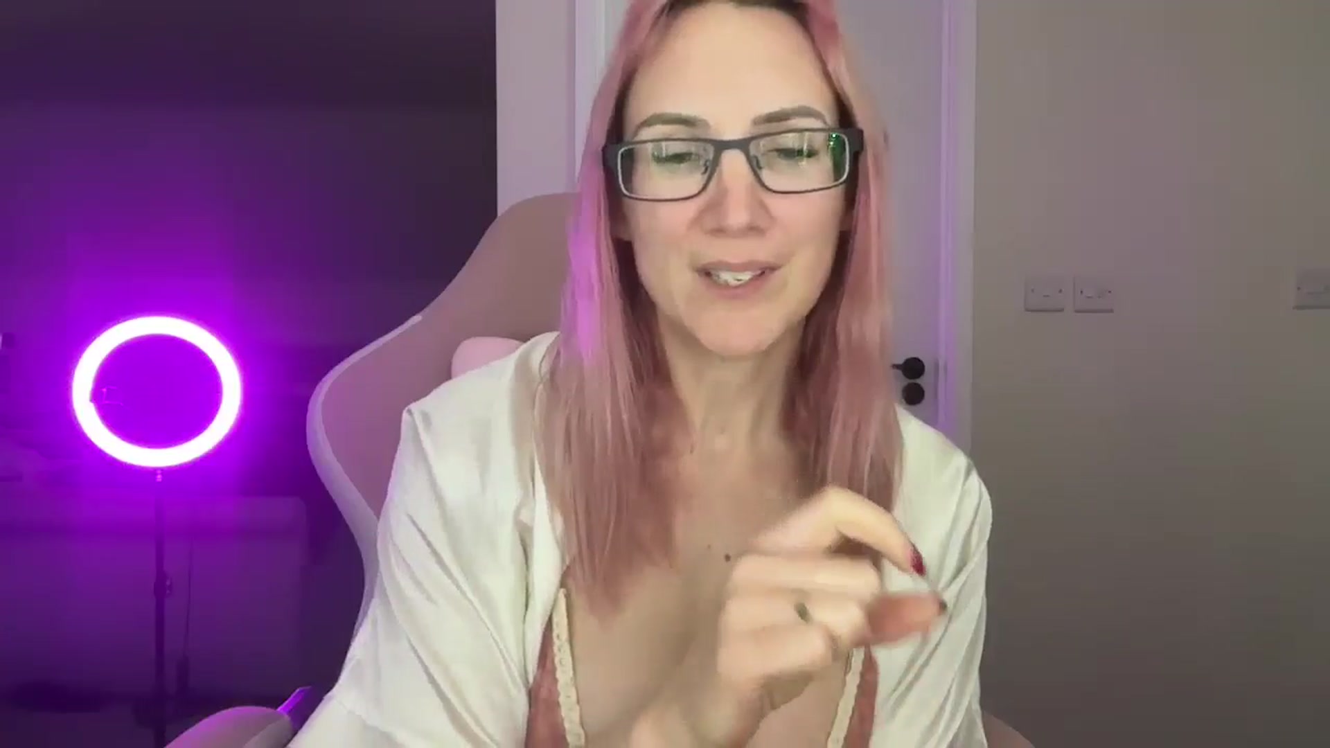 Gallery image thumbnail from Bellanoirxx's myfreecams stream on, 04/13/2026, 21:44 image 6 of 20