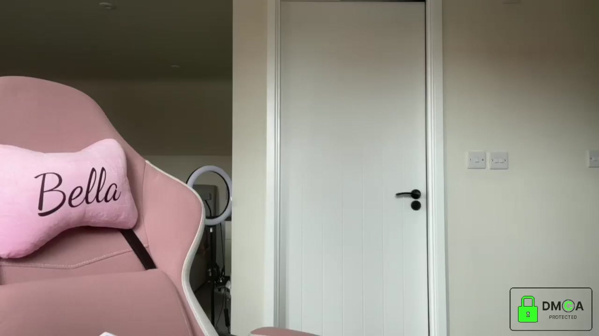 Gallery image thumbnail from Bellanoirxx's myfreecams stream on, 04/14/2026, 11:05 image 15 of 20