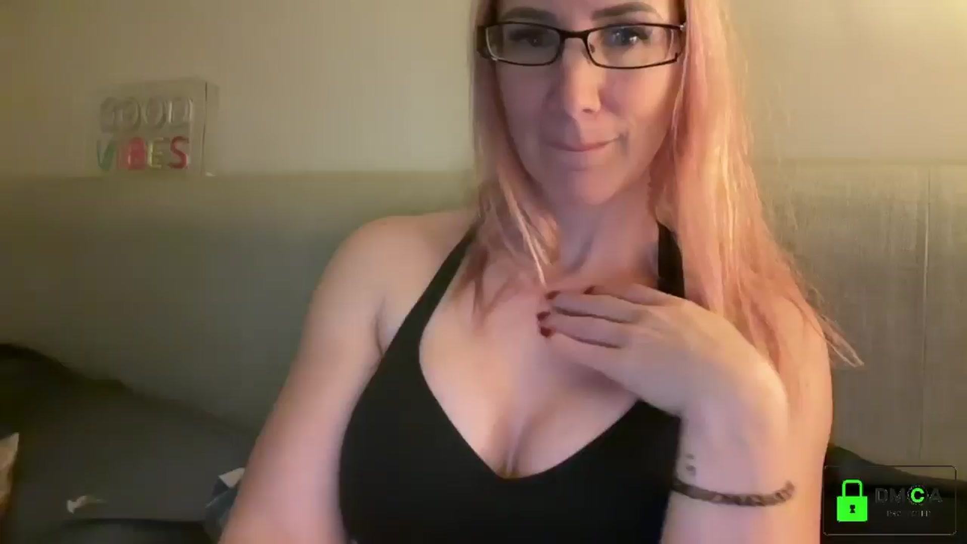 Gallery image thumbnail from Bellanoirxx's myfreecams stream on, 04/15/2026, 21:34 image 1 of 20