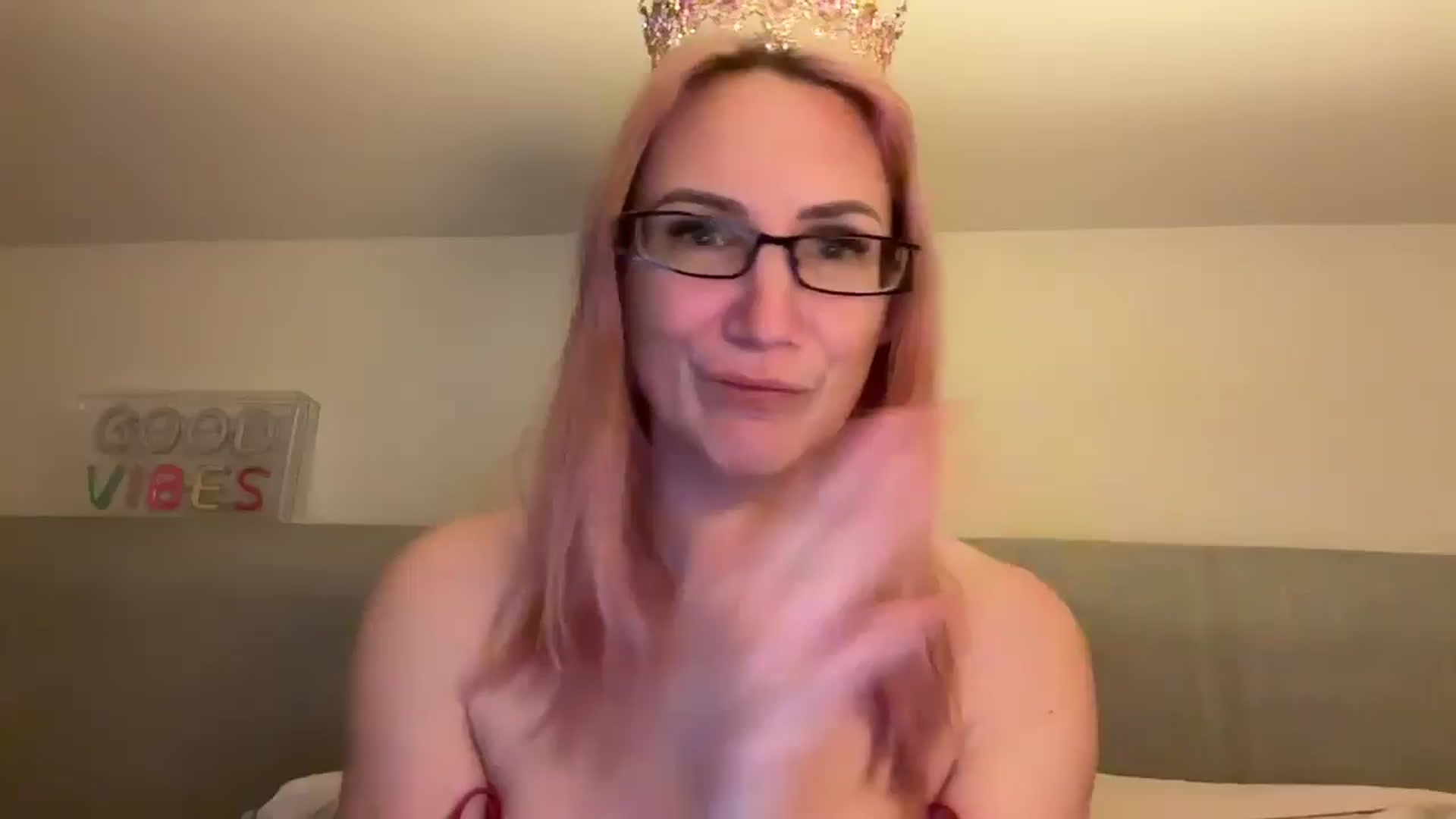 Gallery image thumbnail from Bellanoirxx's myfreecams stream on, 04/18/2026, 24:07 image 1 of 20