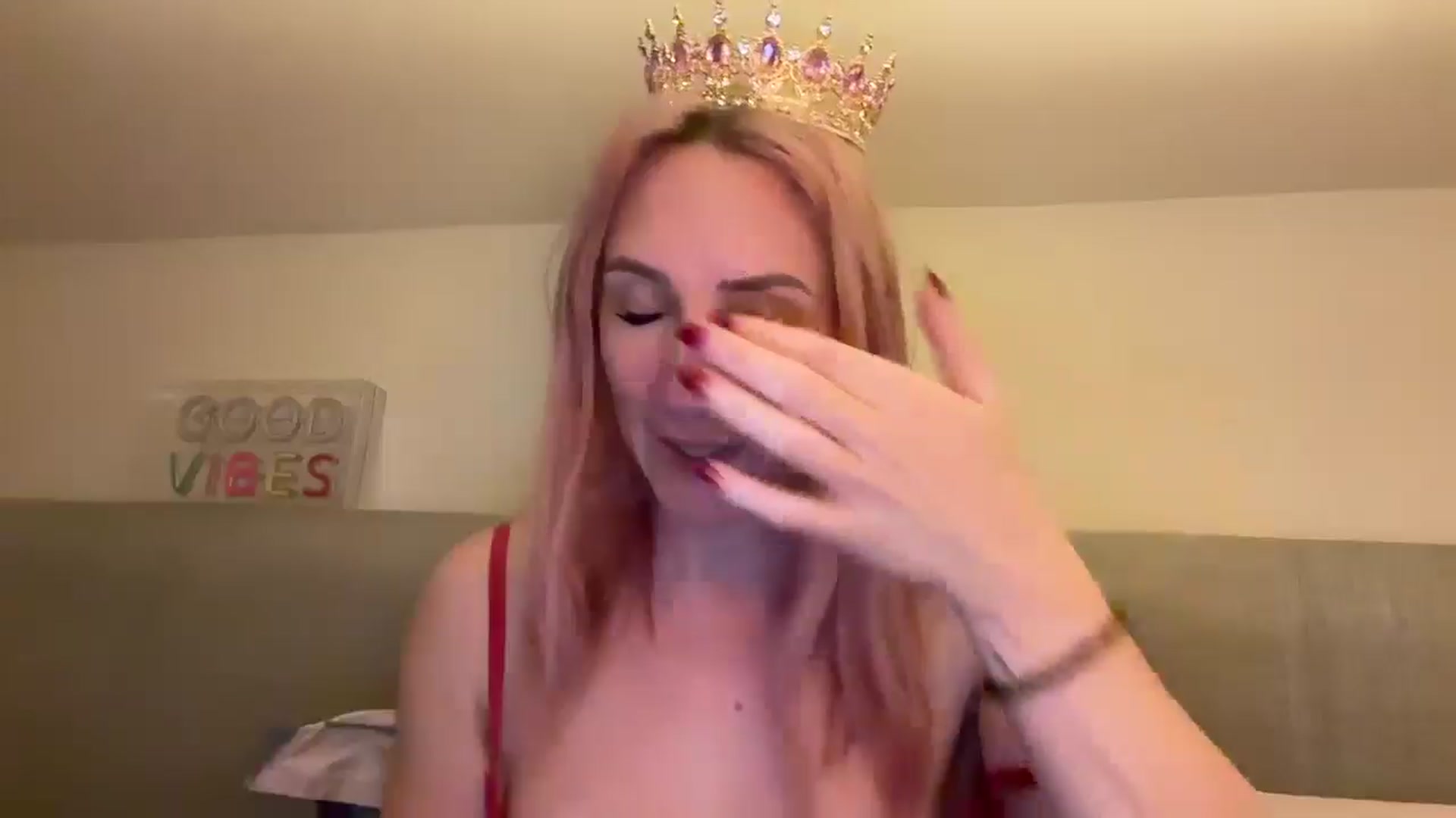 Gallery image thumbnail from Bellanoirxx's myfreecams stream on, 04/18/2026, 24:07 image 11 of 20