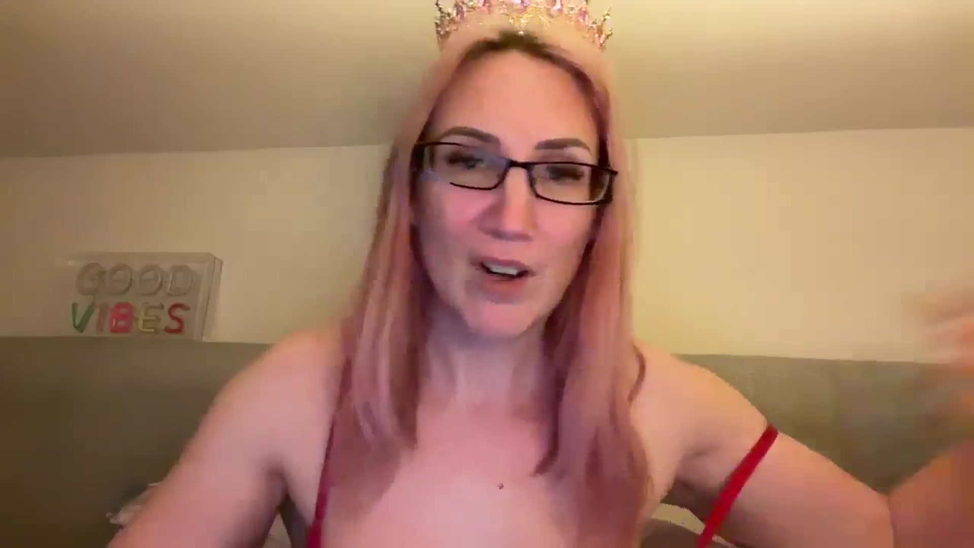 Gallery image thumbnail from Bellanoirxx's myfreecams stream on, 04/18/2026, 24:07 image 9 of 20
