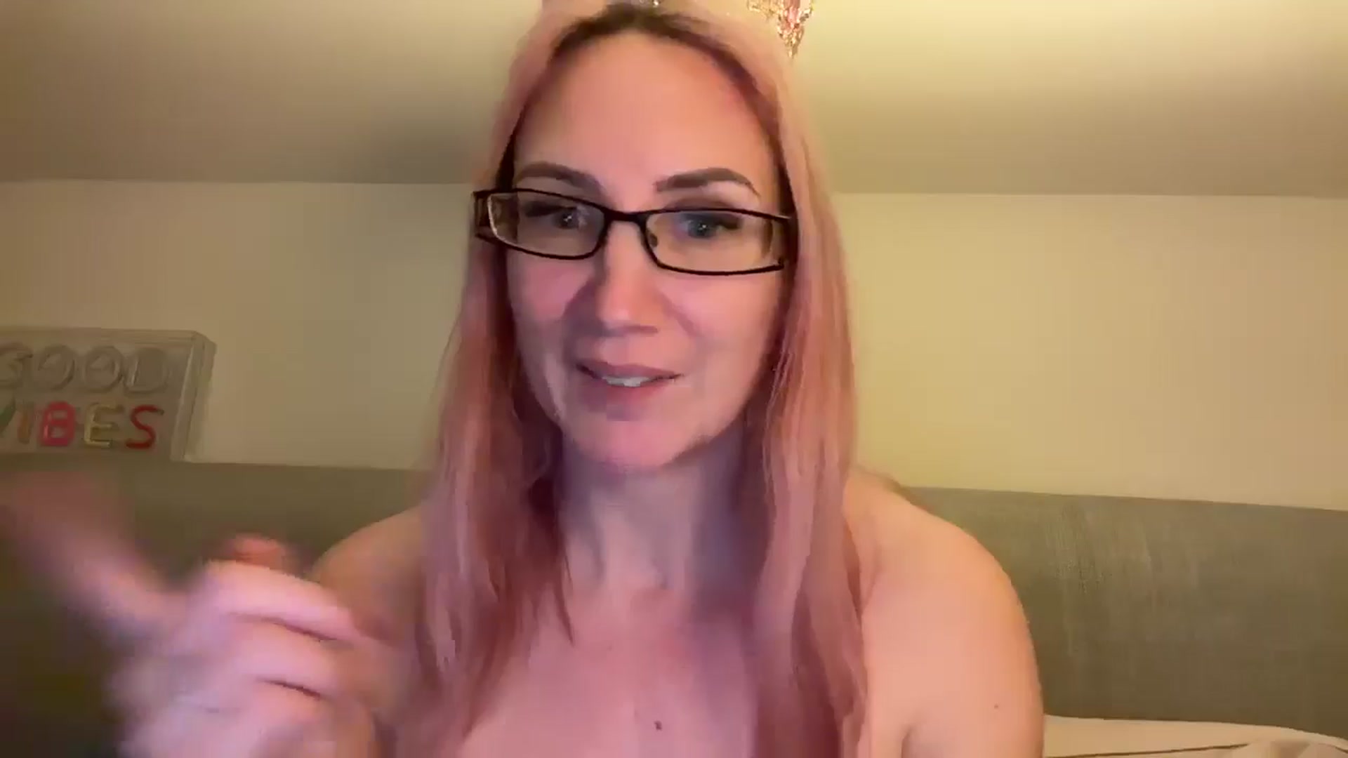 Gallery image thumbnail from Bellanoirxx's myfreecams stream on, 04/18/2026, 24:07 image 6 of 20