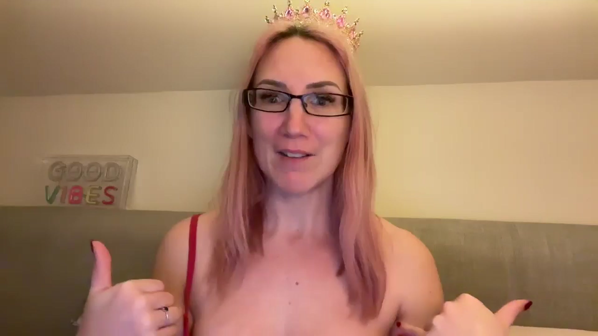 Gallery image thumbnail from Bellanoirxx's myfreecams stream on, 04/18/2026, 24:07 image 10 of 20