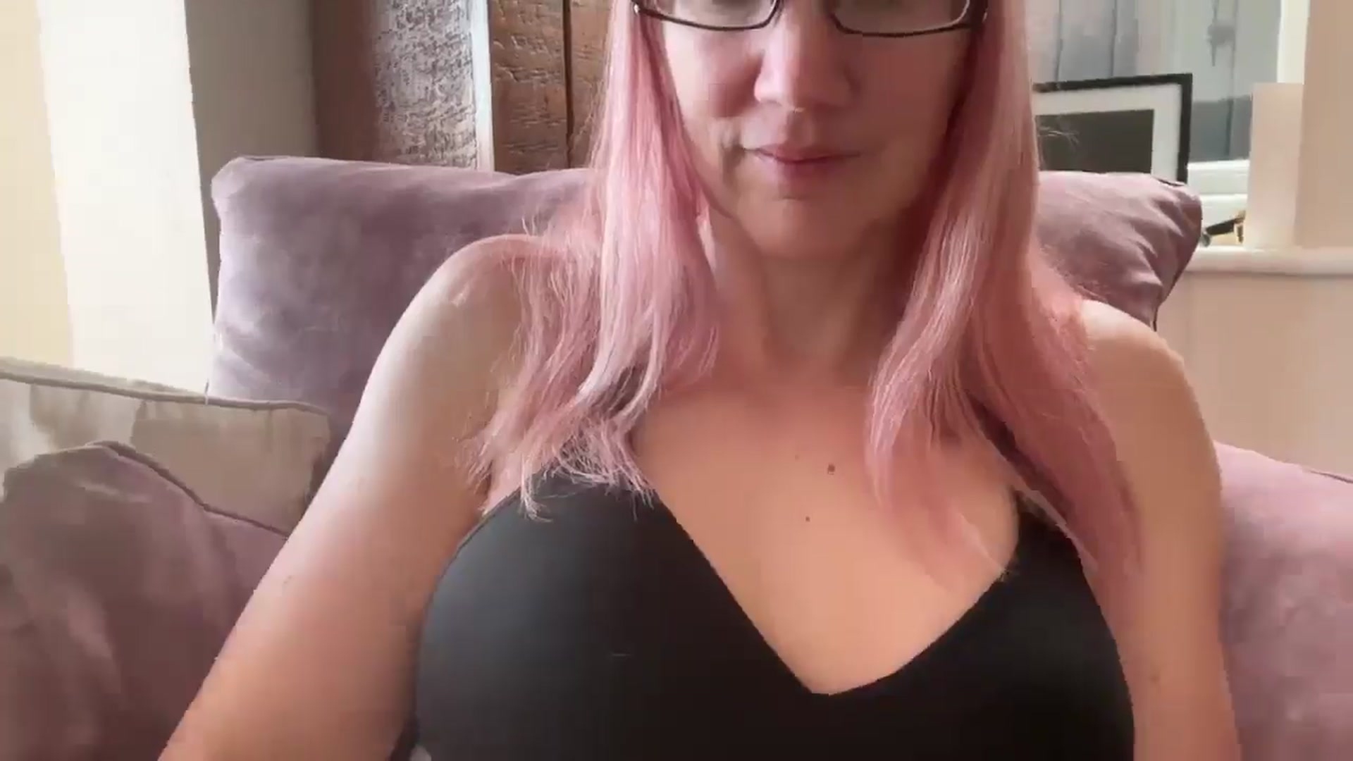 Gallery image thumbnail from Bellanoirxx's myfreecams stream on, 04/18/2026, 08:22 image 19 of 20