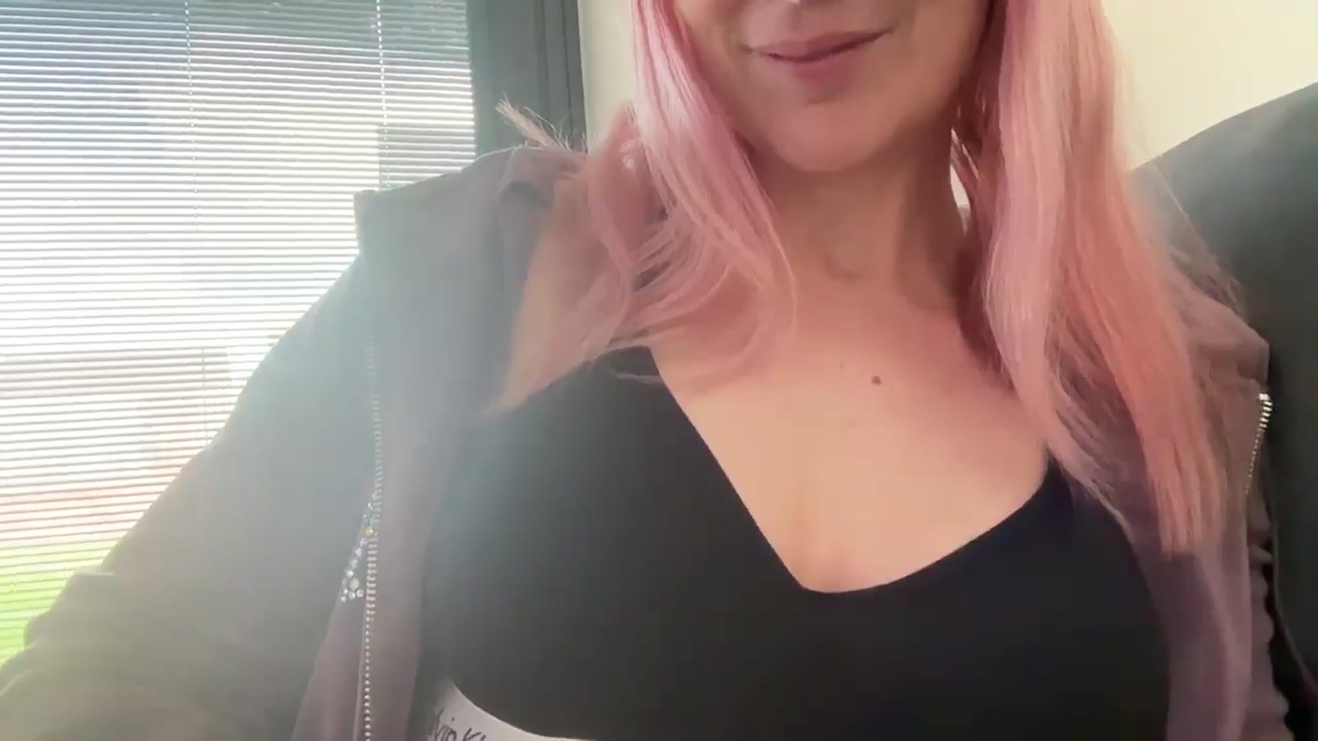 Gallery image thumbnail from Bellanoirxx's myfreecams stream on, 04/18/2026, 08:22 image 7 of 20