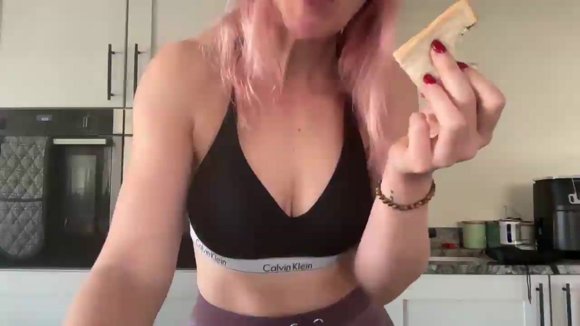 Gallery image thumbnail from Bellanoirxx's myfreecams stream on, 04/18/2026, 09:58 image 20 of 20
