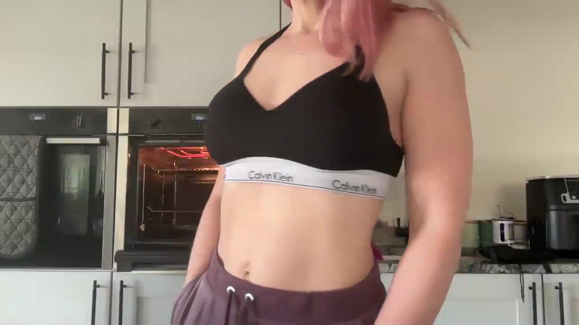 Gallery image thumbnail from Bellanoirxx's myfreecams stream on, 04/18/2026, 09:58 image 18 of 20