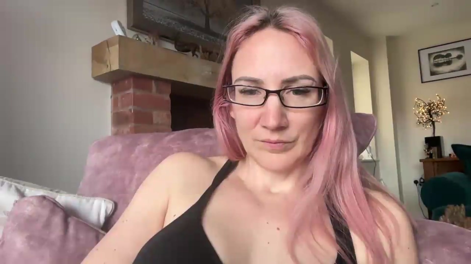 Gallery image thumbnail from Bellanoirxx's myfreecams stream on, 04/18/2026, 09:58 image 9 of 20