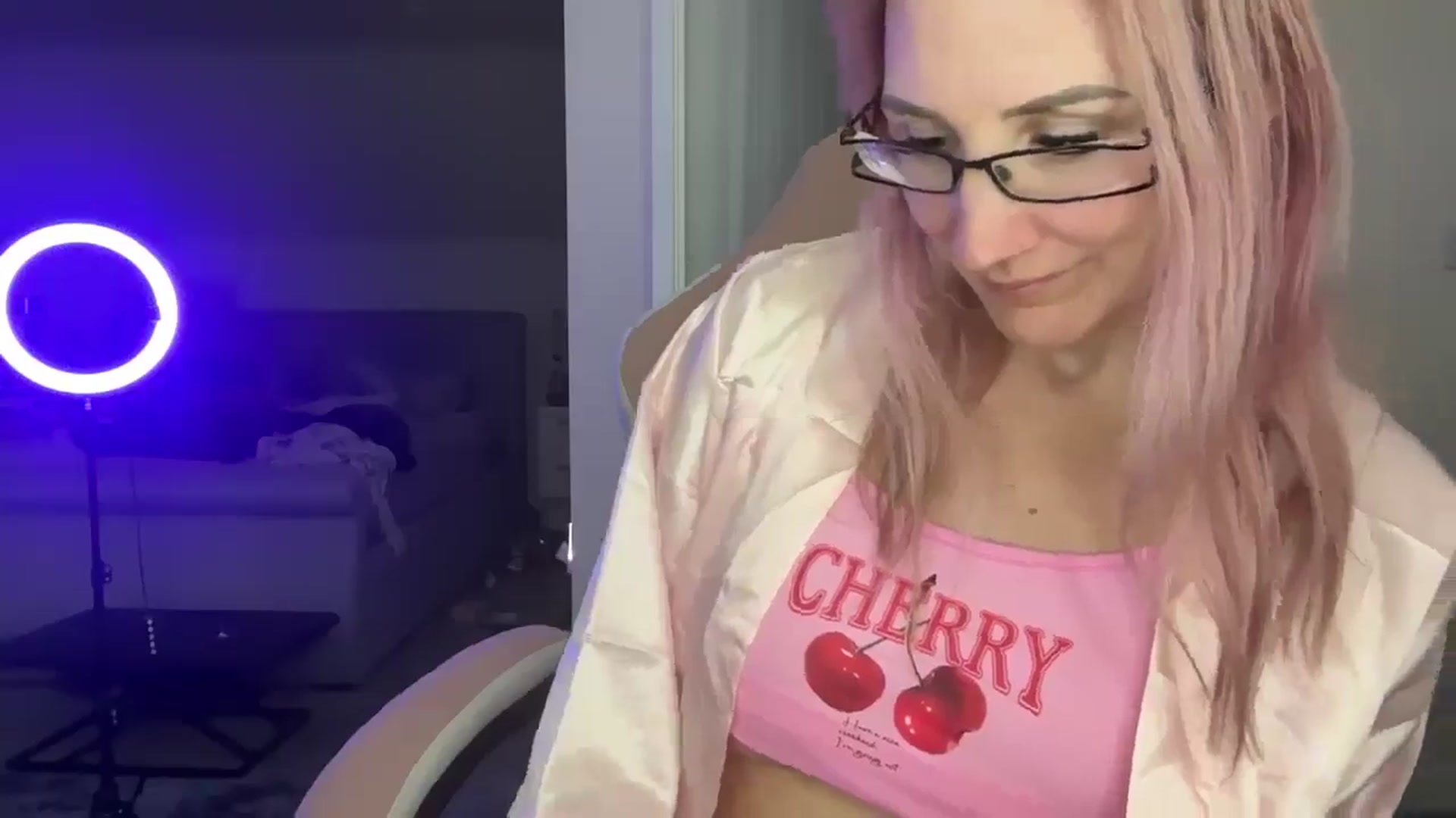 Gallery image thumbnail from Bellanoirxx's myfreecams stream on, 04/20/2026, 20:37 image 3 of 20
