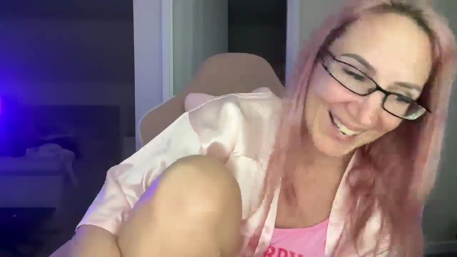 Gallery image thumbnail from Bellanoirxx's myfreecams stream on, 04/20/2026, 23:08 image 13 of 20