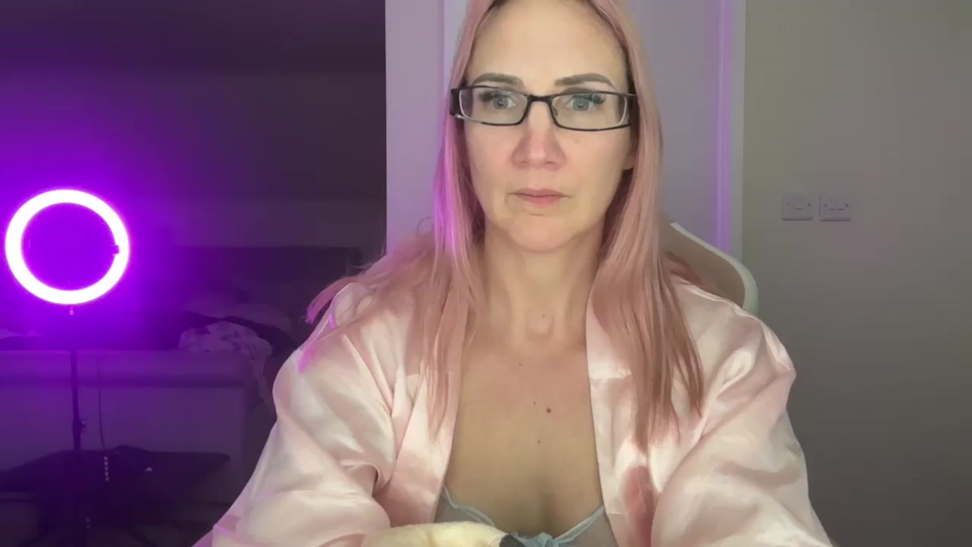 Gallery image thumbnail from Bellanoirxx's myfreecams stream on, 04/21/2026, 21:37 image 10 of 20