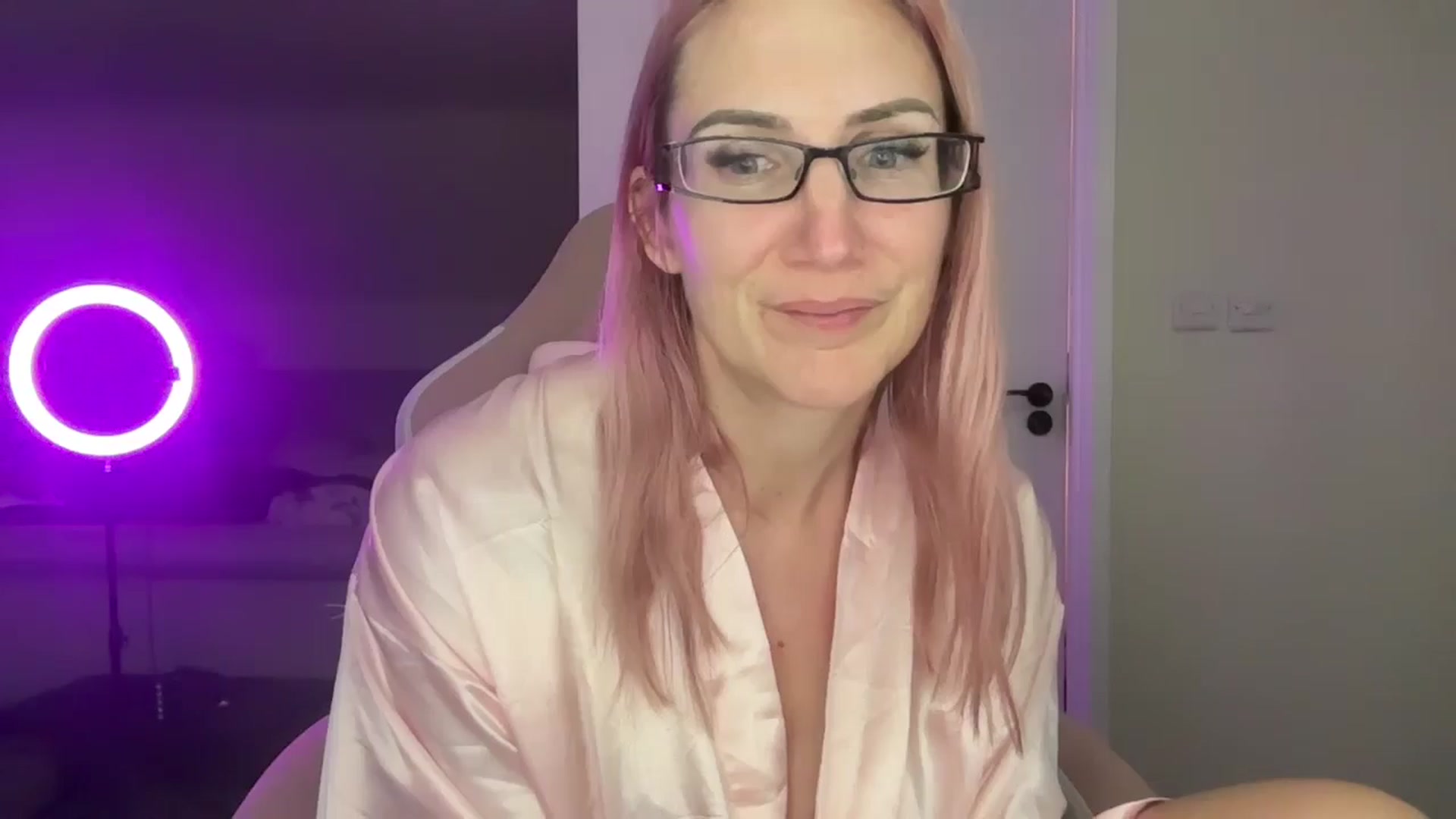 Gallery image thumbnail from Bellanoirxx's myfreecams stream on, 04/21/2026, 21:37 image 20 of 20
