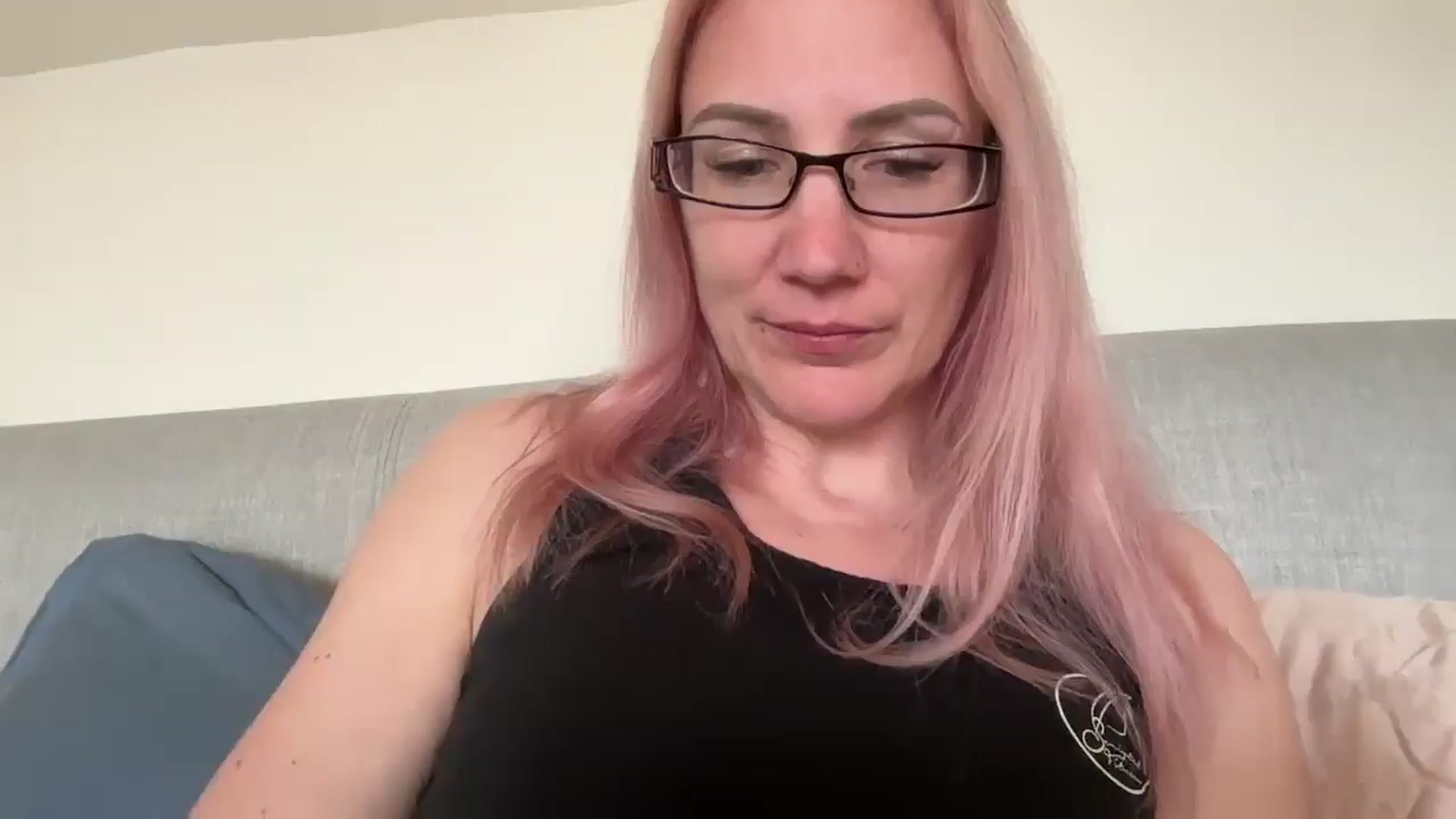 Gallery image thumbnail from Bellanoirxx's myfreecams stream on, 04/23/2026, 08:26 image 18 of 20