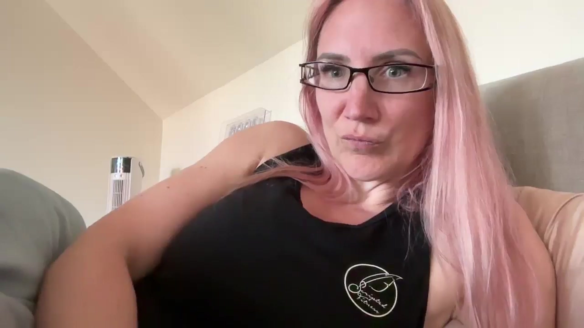 Gallery image thumbnail from Bellanoirxx's myfreecams stream on, 04/23/2026, 11:03 image 17 of 20