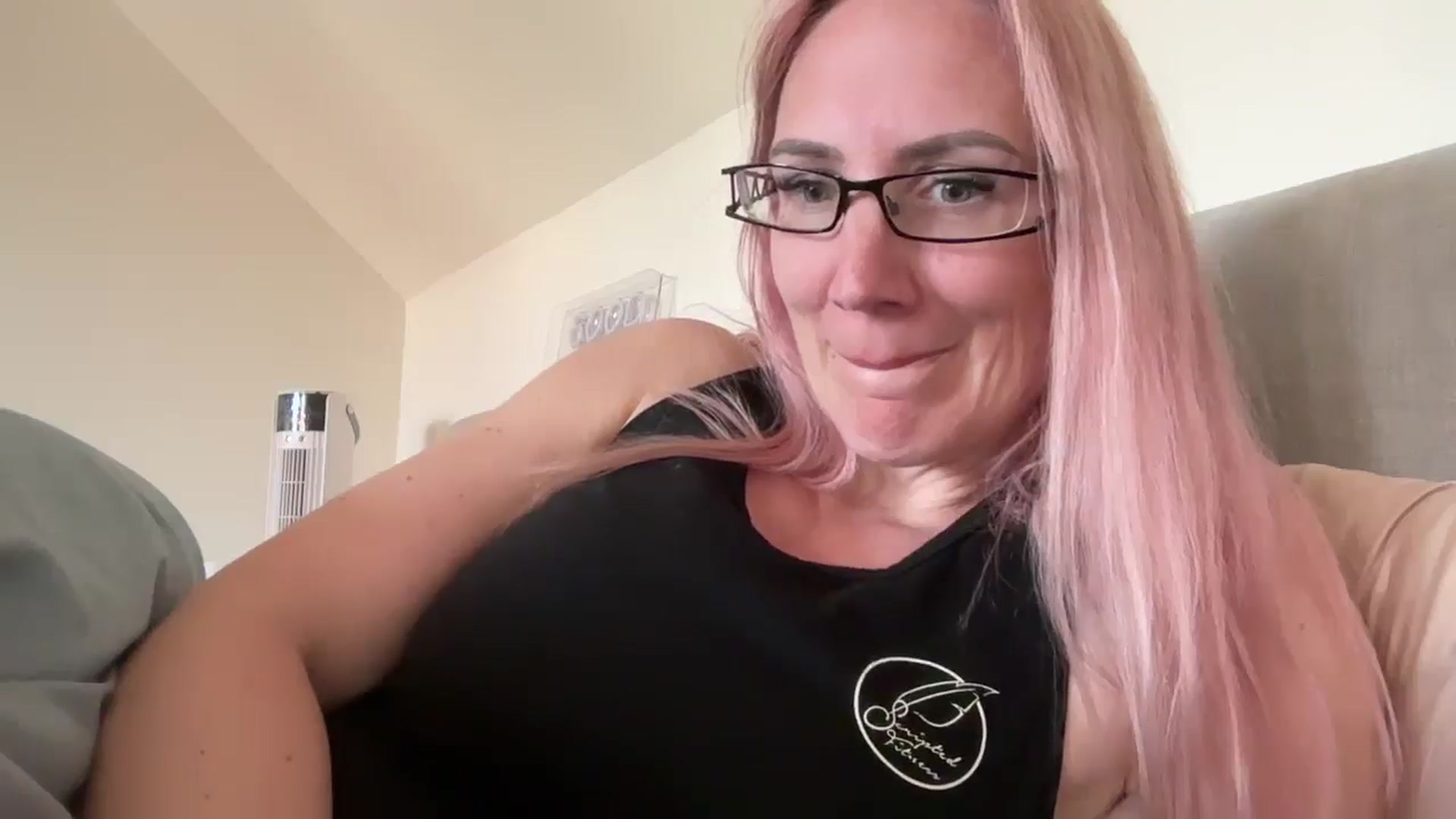 Gallery image thumbnail from Bellanoirxx's myfreecams stream on, 04/23/2026, 11:03 image 15 of 20