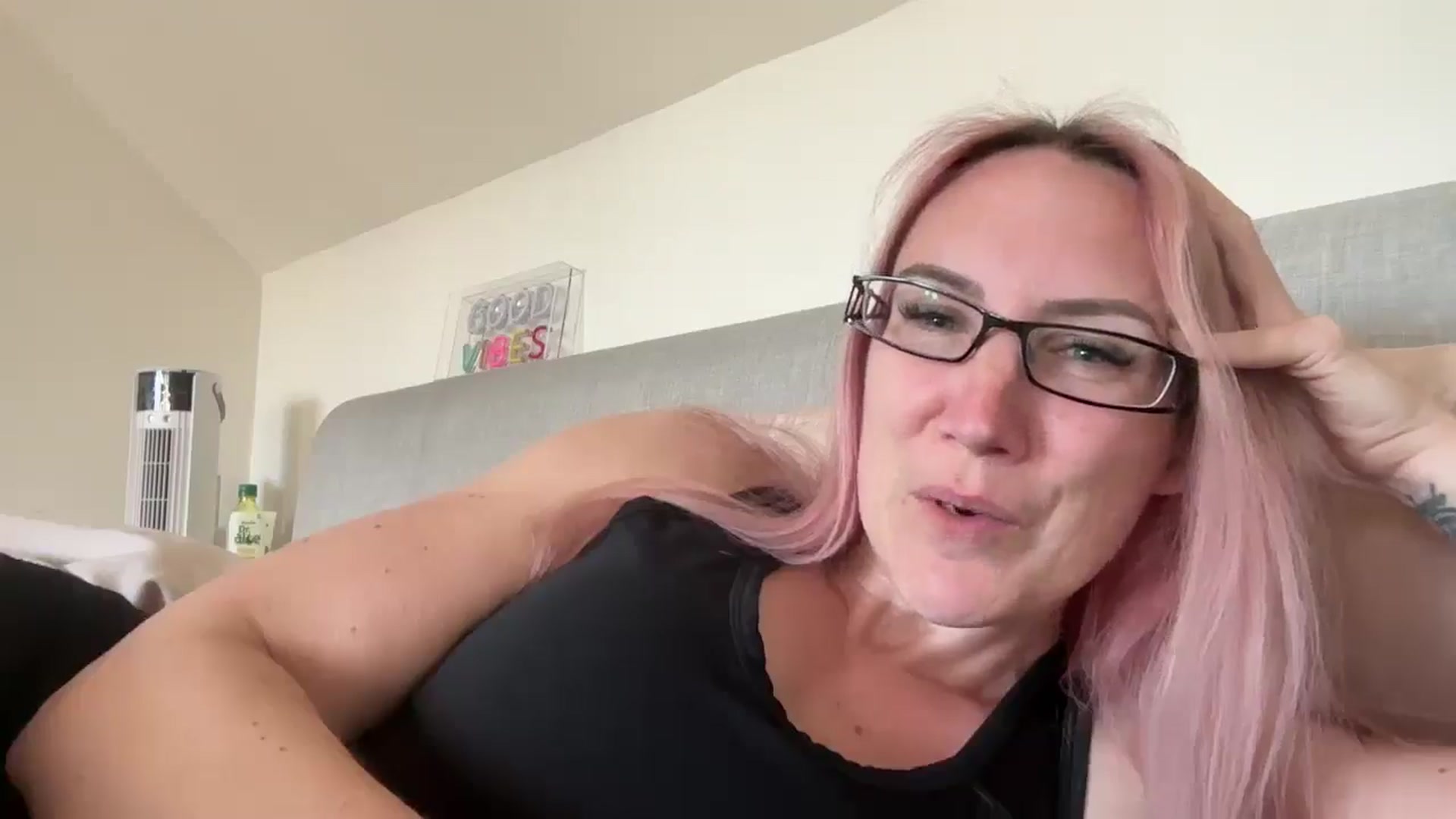 Gallery image thumbnail from Bellanoirxx's myfreecams stream on, 04/24/2026, 08:57 image 7 of 20
