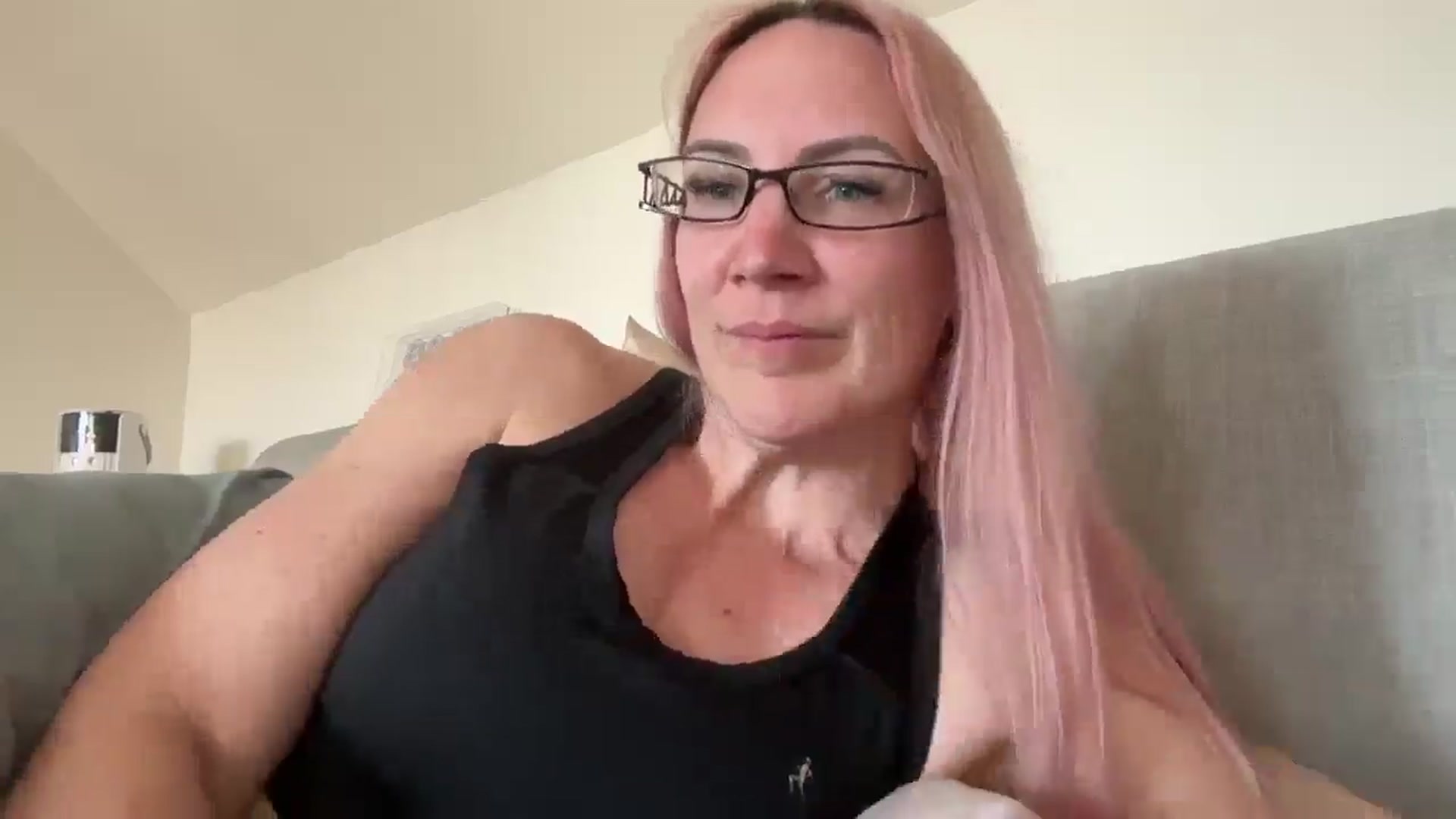 Gallery image thumbnail from Bellanoirxx's myfreecams stream on, 04/24/2026, 08:57 image 16 of 20