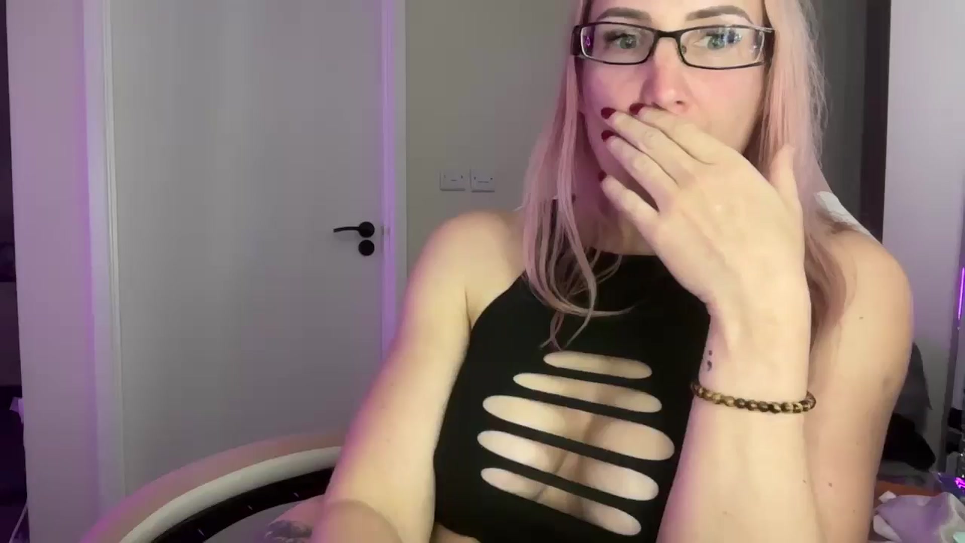 Gallery image thumbnail from Bellanoirxx's myfreecams stream on, 04/24/2026, 23:47 image 11 of 20