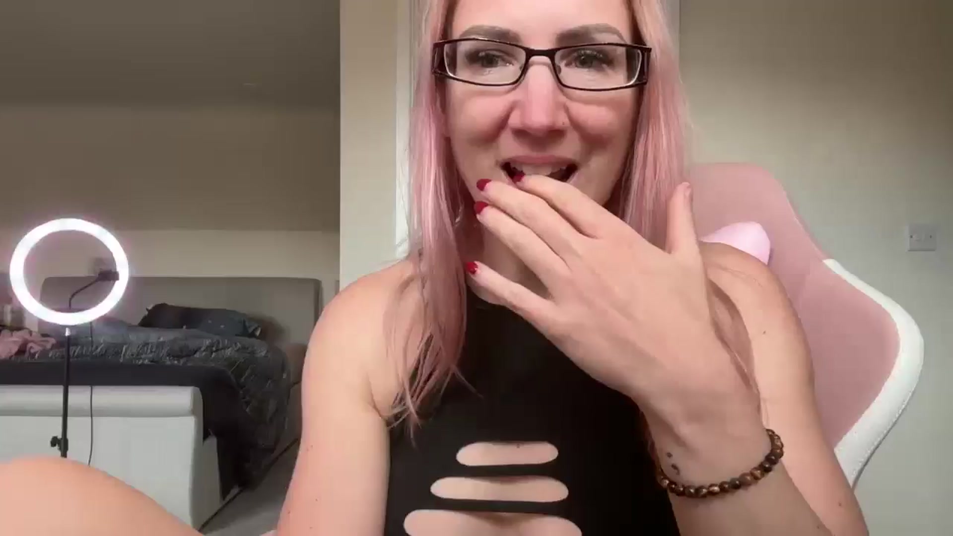 Gallery image thumbnail from Bellanoirxx's myfreecams stream on, 04/25/2026, 10:12 image 16 of 20